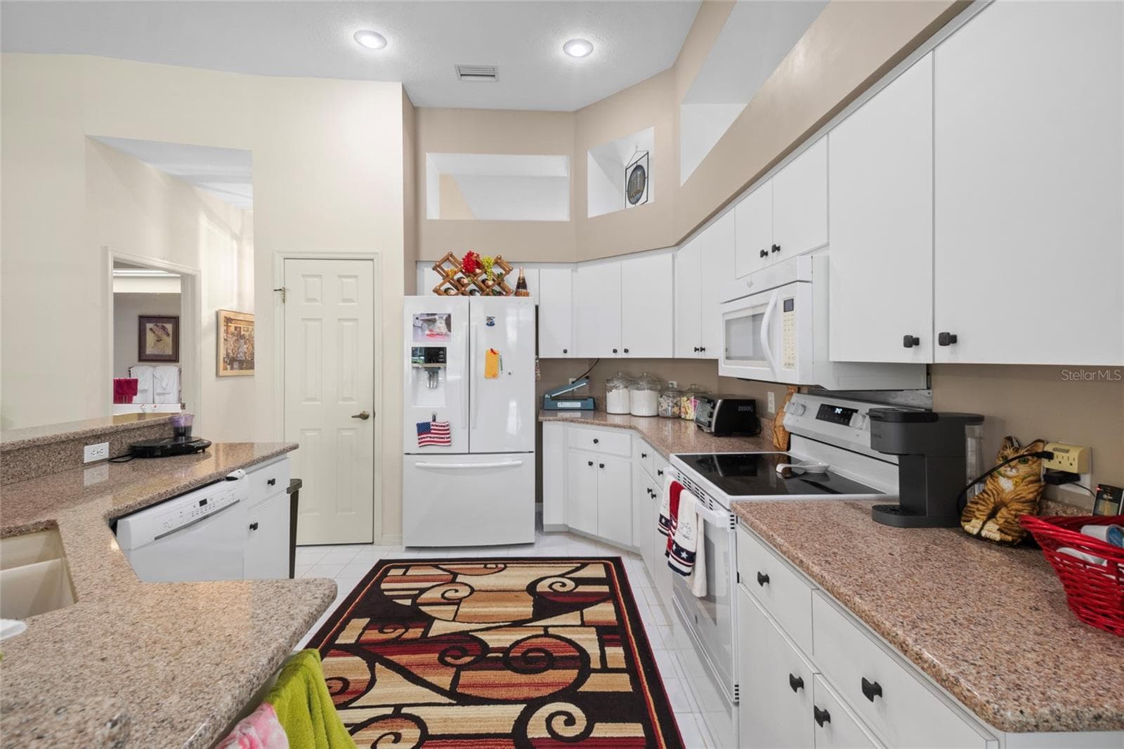Kitchen - 365 W BARCLAY CT, BEVERLY HILLS