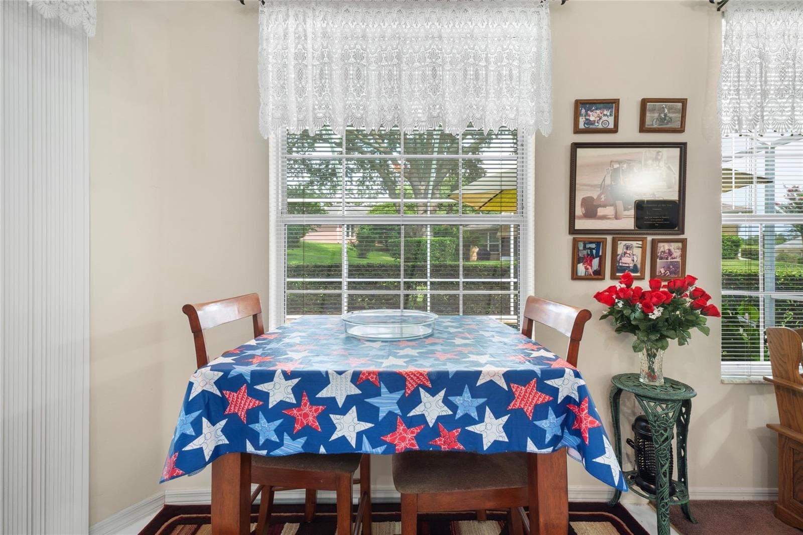 Breakfast Nook - 365 W BARCLAY CT, BEVERLY HILLS