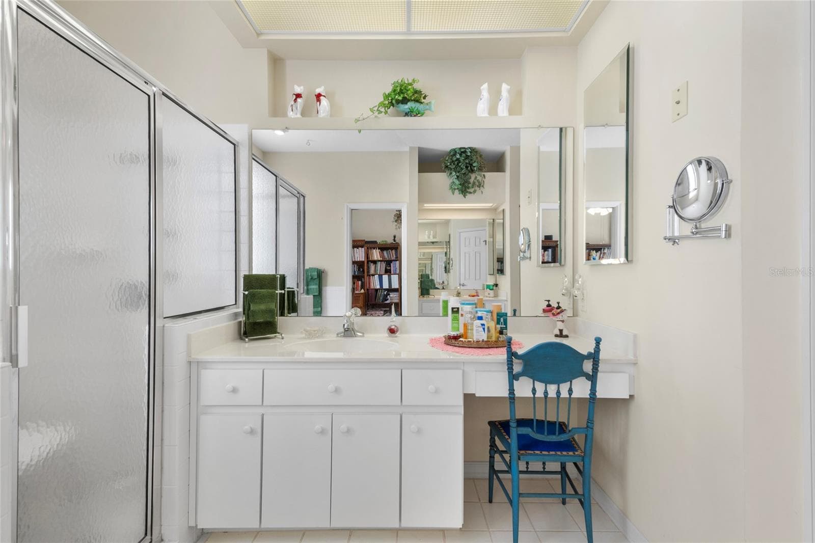 Primary Bathroom/En Suite - 365 W BARCLAY CT, BEVERLY HILLS