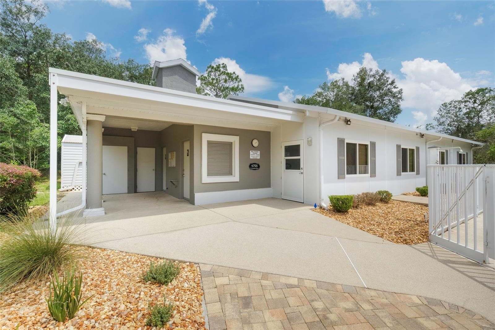 Single Family Residence at 365 W BARCLAY CT, BEVERLY HILLS, photo 44 of 46