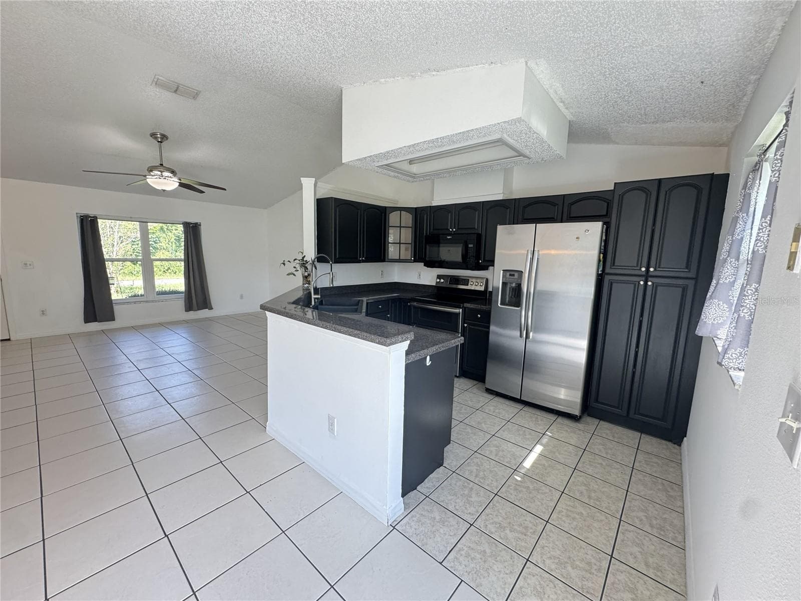 Single Family Residence at 393 WALNUT AVE, ORANGE CITY, photo 5 of 48