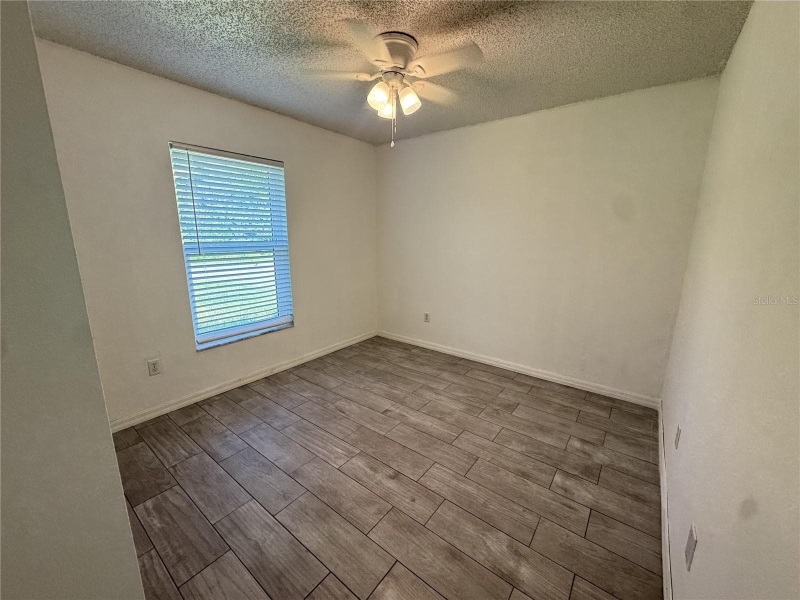 Single Family Residence at 393 WALNUT AVE, ORANGE CITY, photo 20 of 48