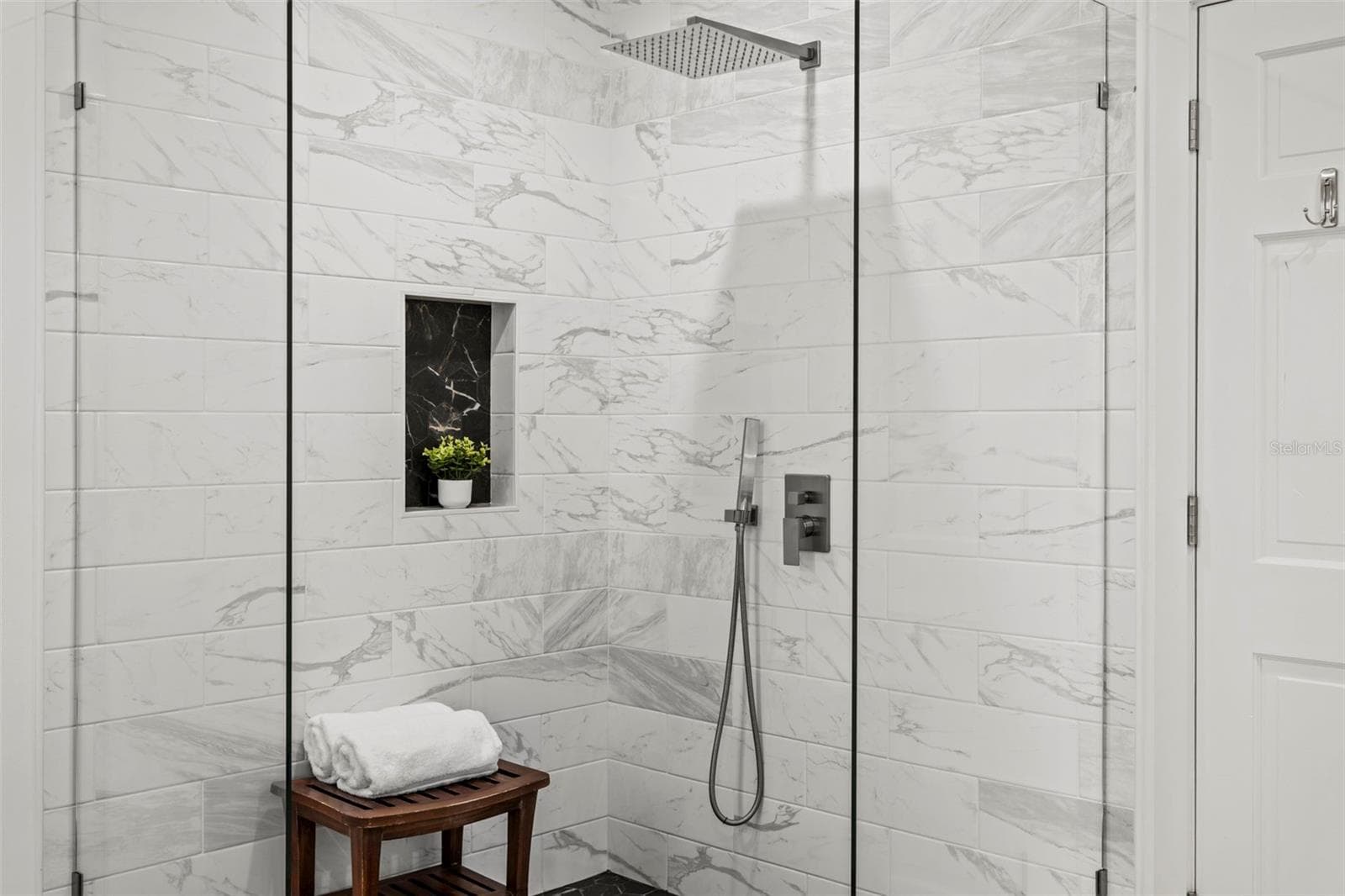 Walk in Shower - 1841 LAUREL ST, SARASOTA