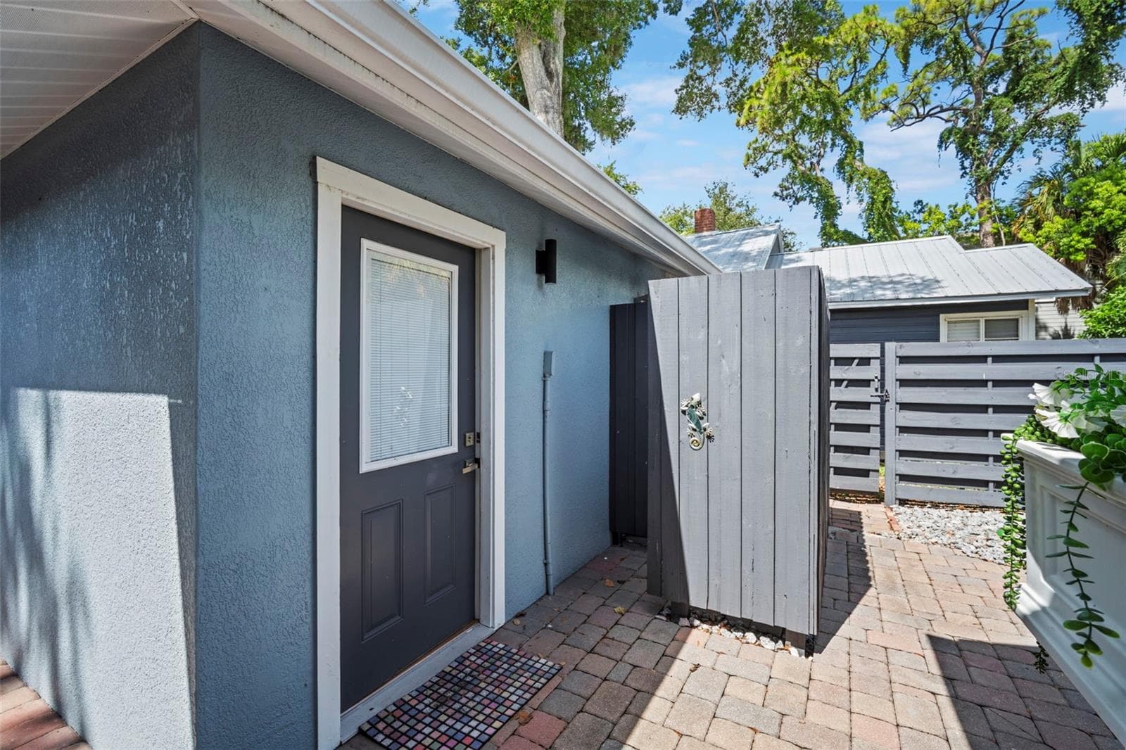 Outdoor Shower - 1841 LAUREL ST, SARASOTA