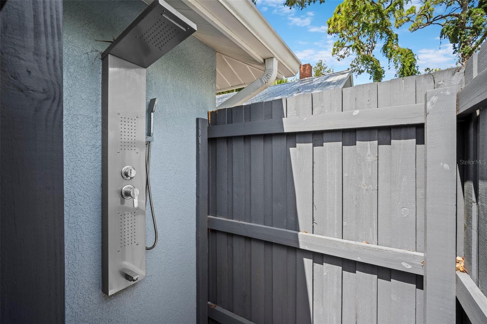 Outdoor Shower - 1841 LAUREL ST, SARASOTA