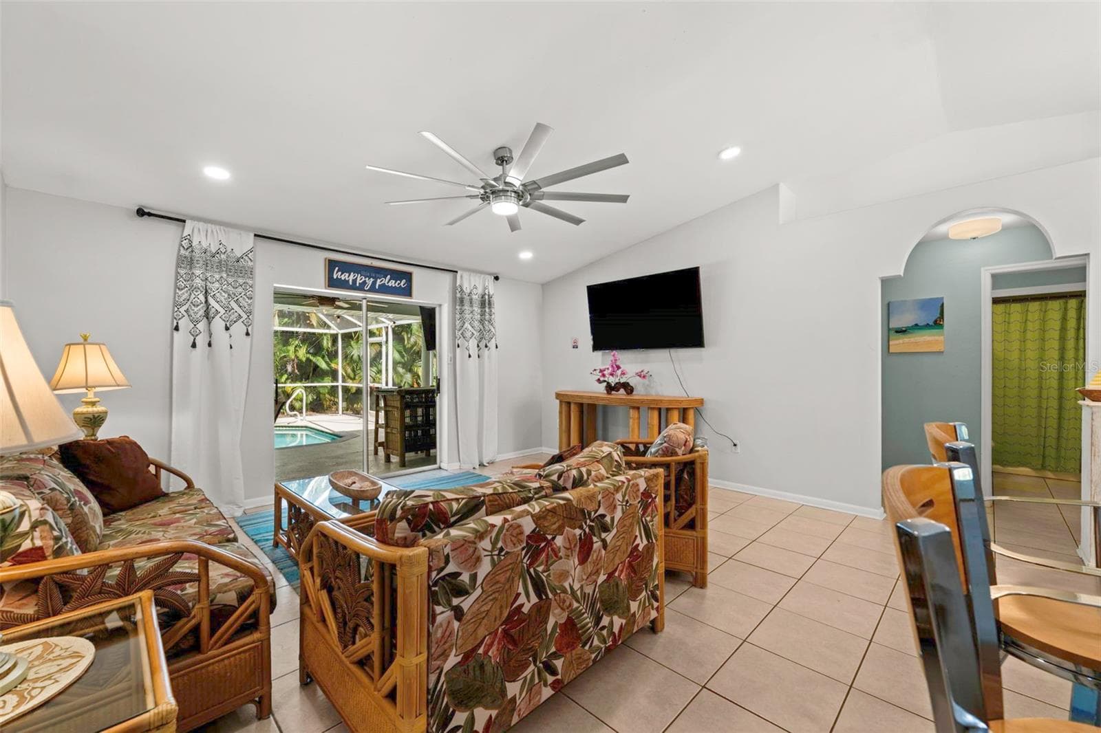 Living room with access to the pool - 3112 SW 16TH PL, CAPE CORAL