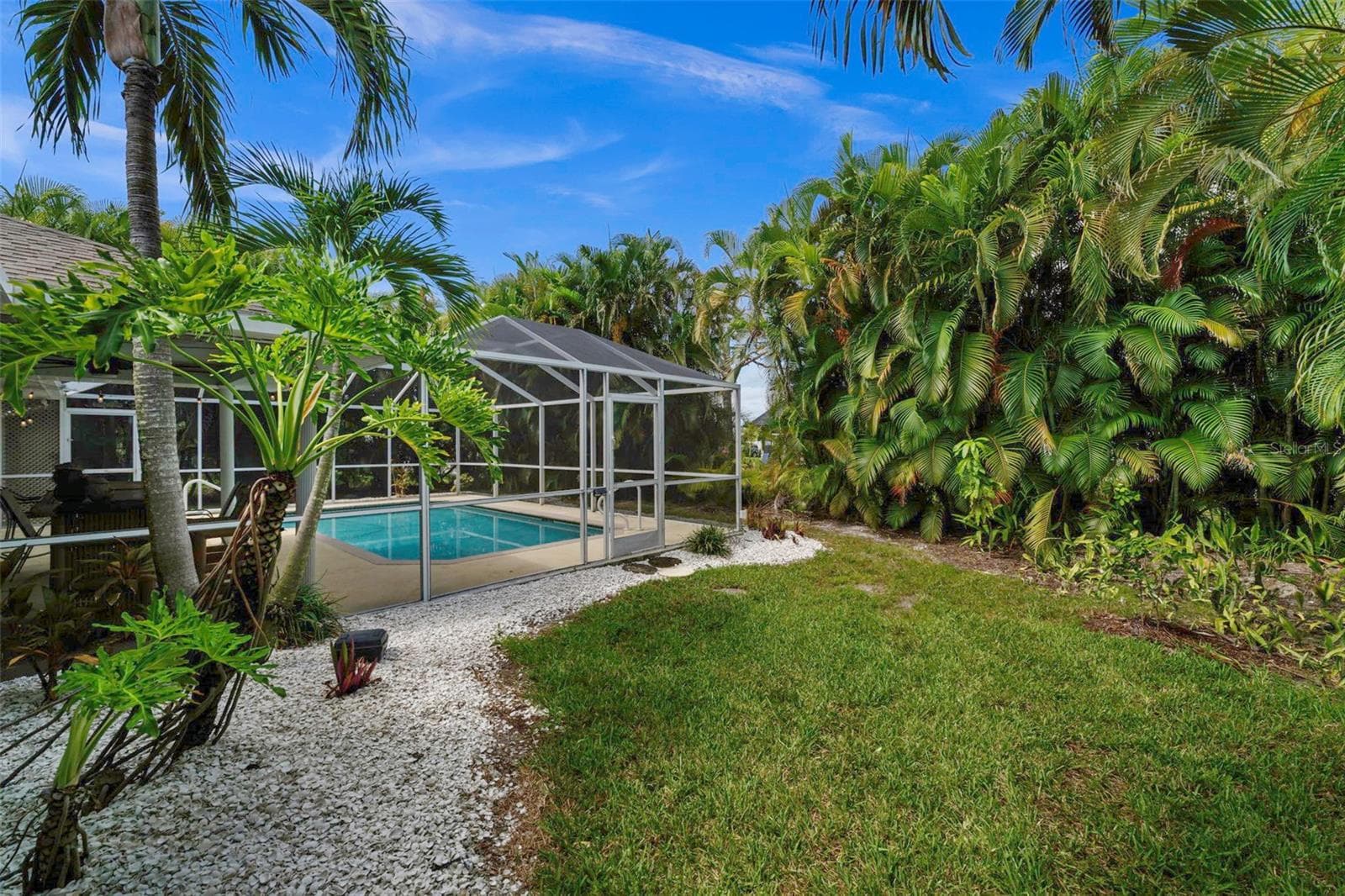 Magical tropical yard - 3112 SW 16TH PL, CAPE CORAL