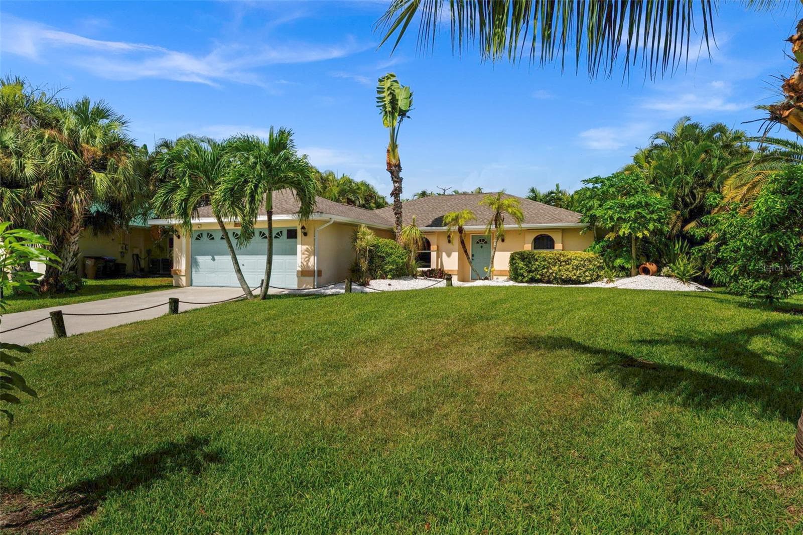 Mature landscaping and a welcoming front - 3112 SW 16TH PL, CAPE CORAL