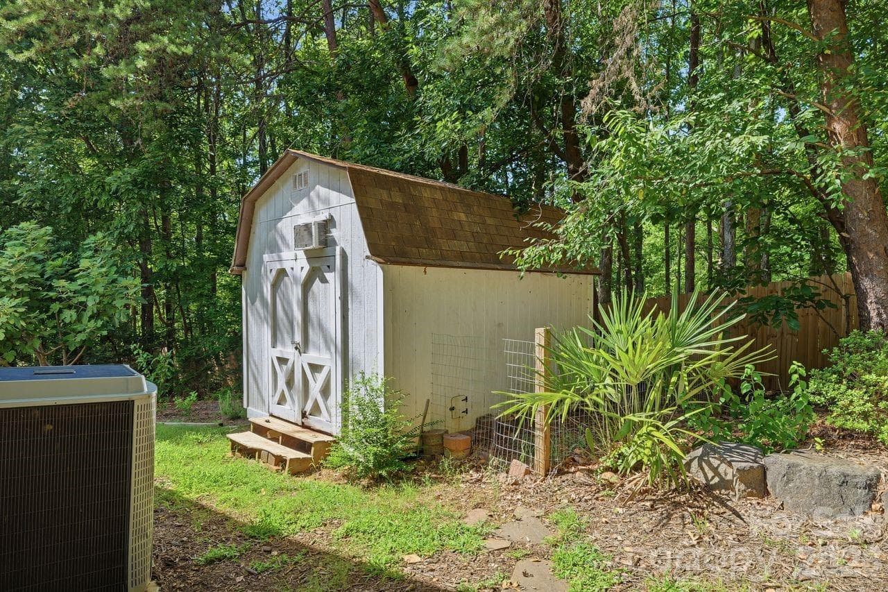 Shed #1 - 10'x12' located on side yard. - 5480 Liberty Hill Road W, York