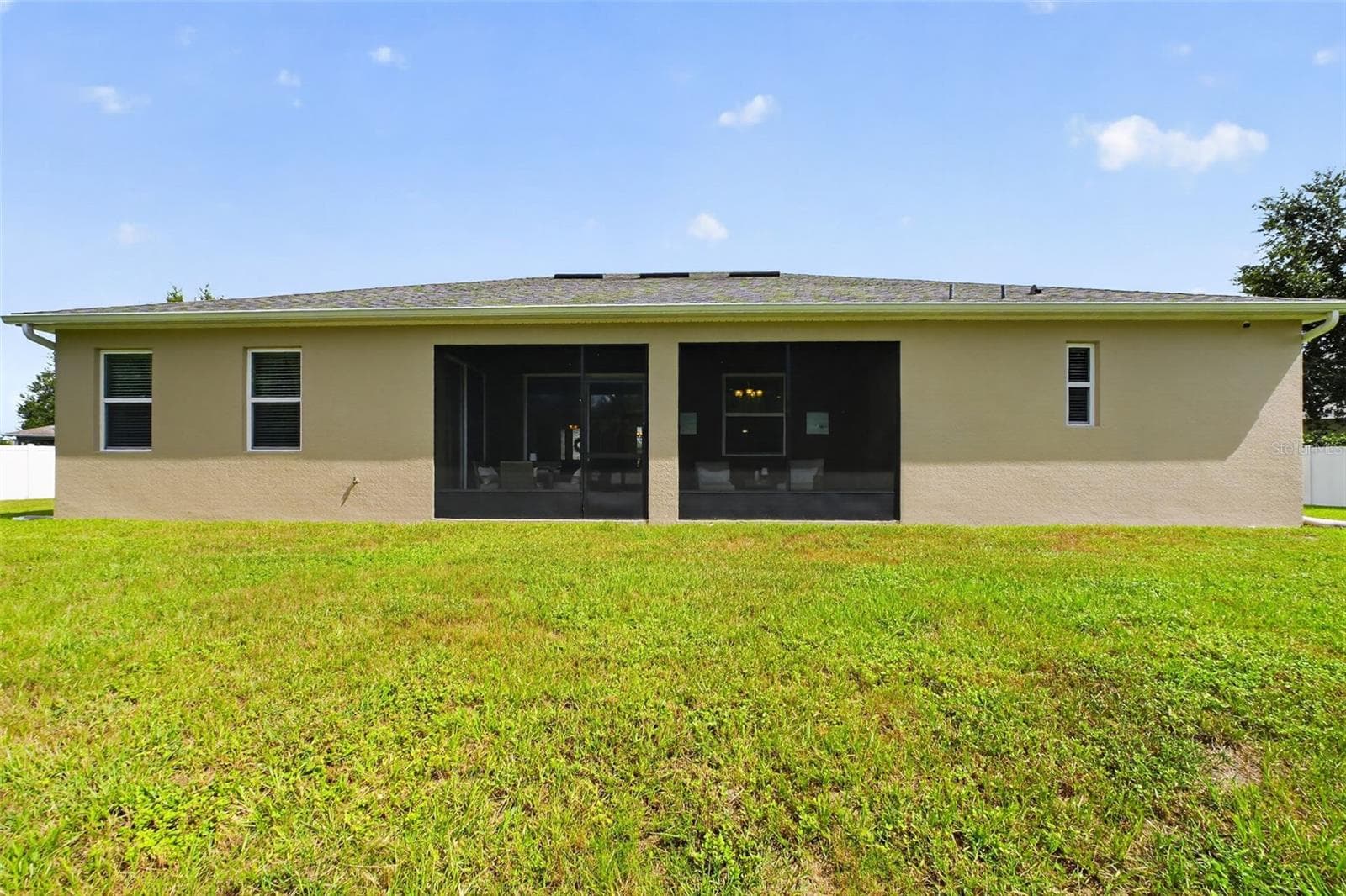 Backyard facing the spacious screened lanai, great for relaxing outdoors - 1458 DAYSTAR LN, DELTONA
