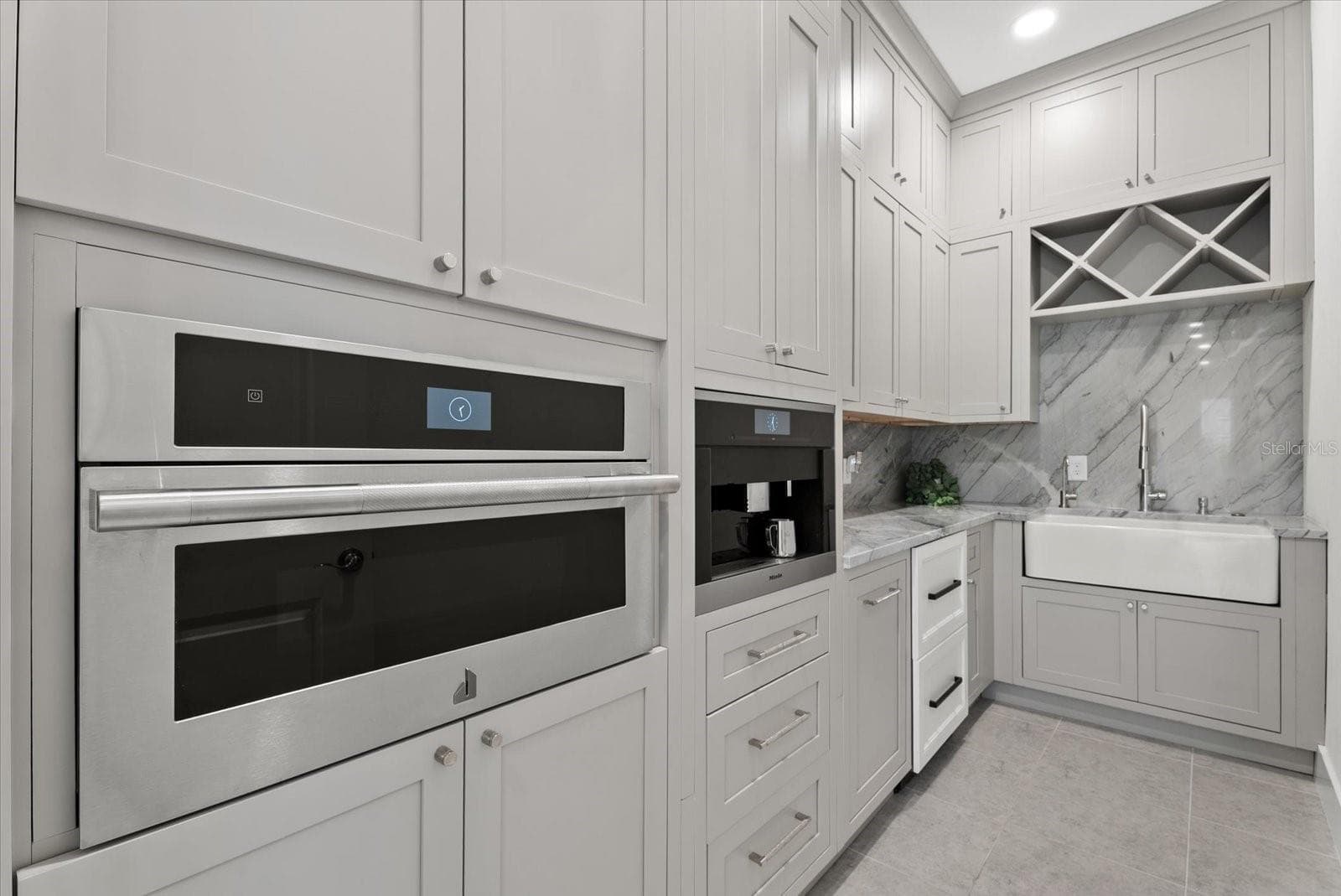 Butler's Pantry - 8129 NEVIS RUN, LAKEWOOD RANCH