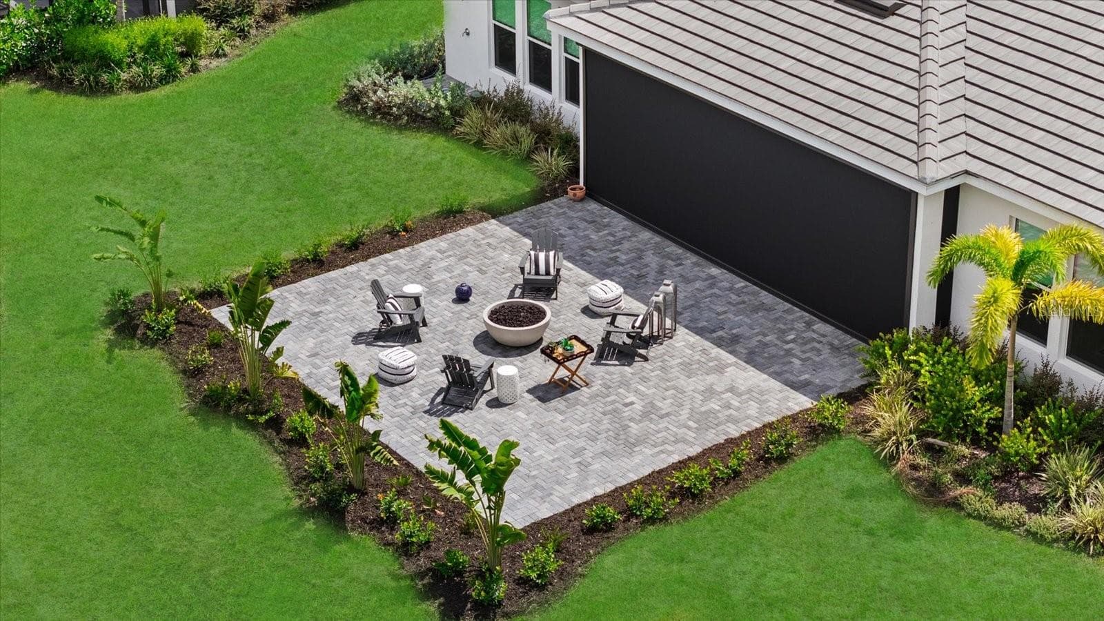 Patio with Hurricane Screen - 8129 NEVIS RUN, LAKEWOOD RANCH