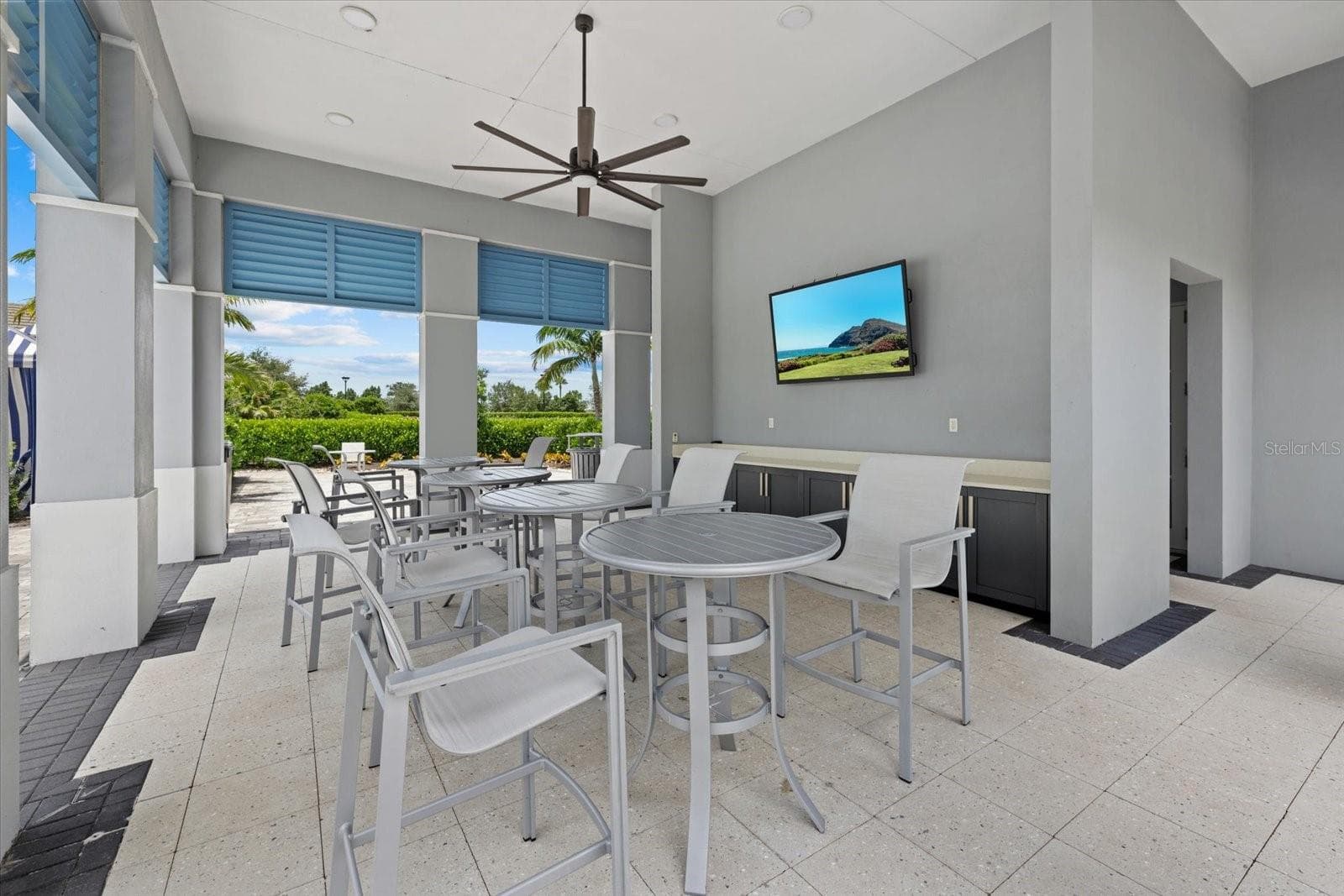 Pool Dining Area w/TV - 8129 NEVIS RUN, LAKEWOOD RANCH