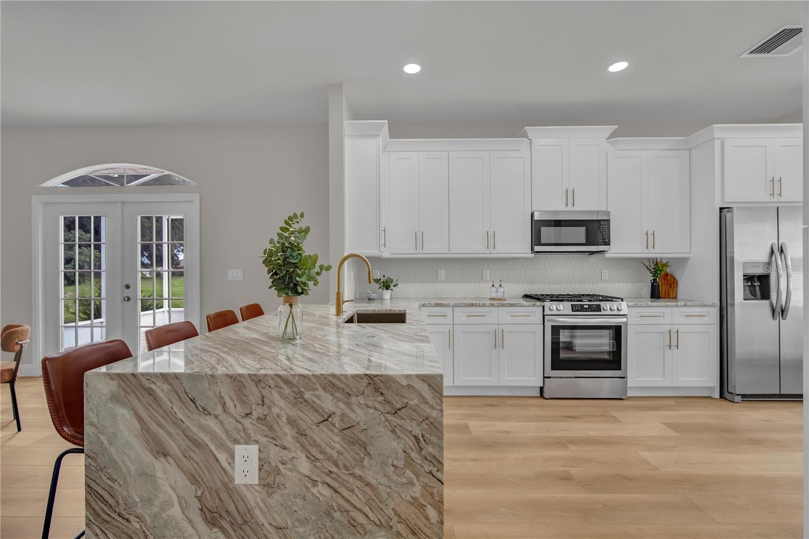 Single Family Residence at 5619 PRINCE ANDREW CT, LEESBURG, photo 4 of 34