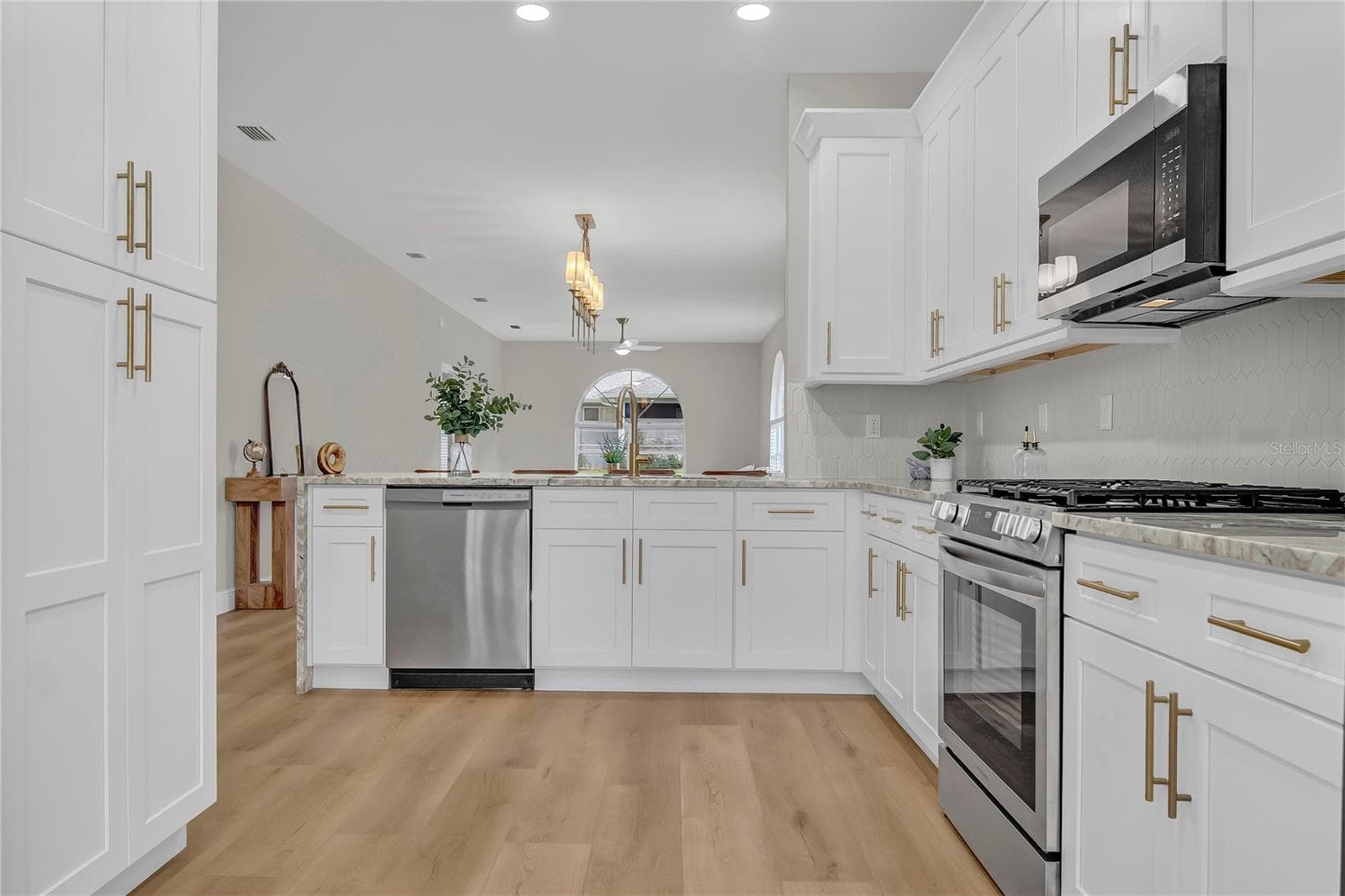 Single Family Residence at 5619 PRINCE ANDREW CT, LEESBURG, photo 6 of 34