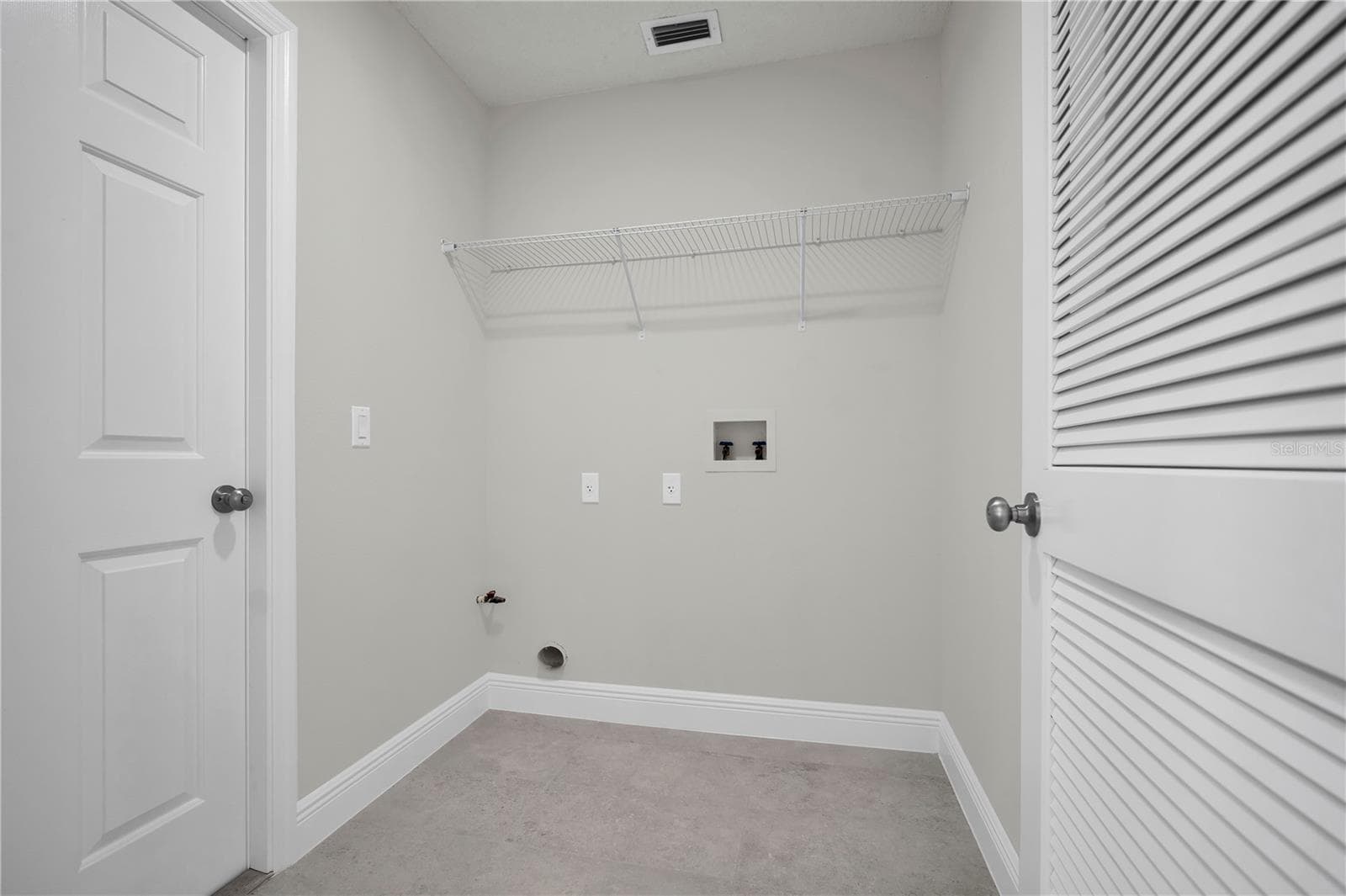 Single Family Residence at 5619 PRINCE ANDREW CT, LEESBURG, photo 26 of 34