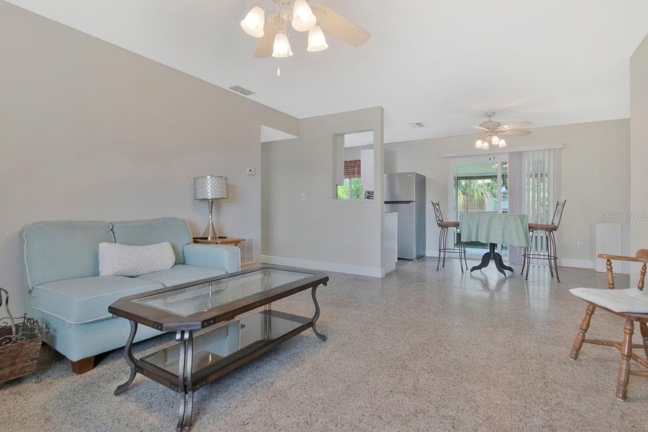 Single Family Residence at 7713 W POWHATAN AVE, TAMPA, photo 5 of 38