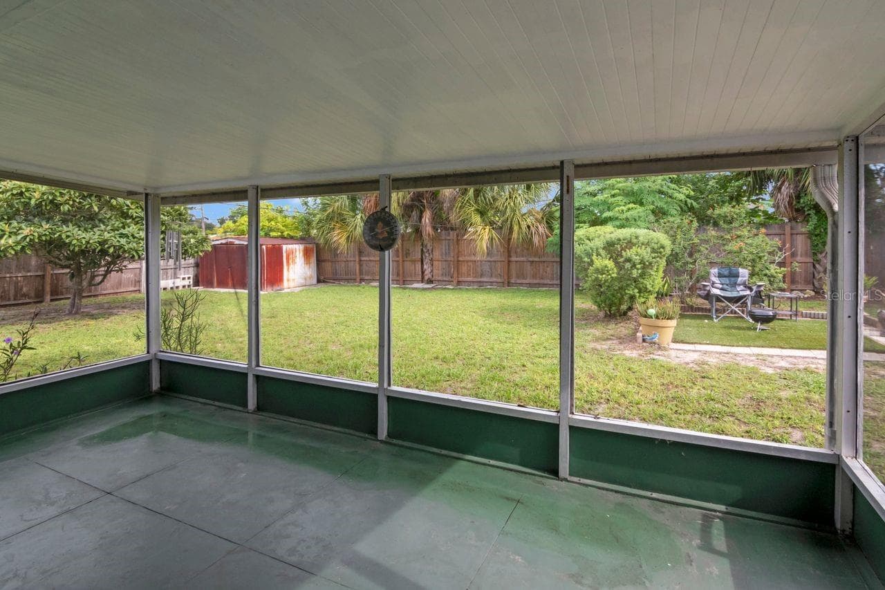Single Family Residence at 7713 W POWHATAN AVE, TAMPA, photo 31 of 38