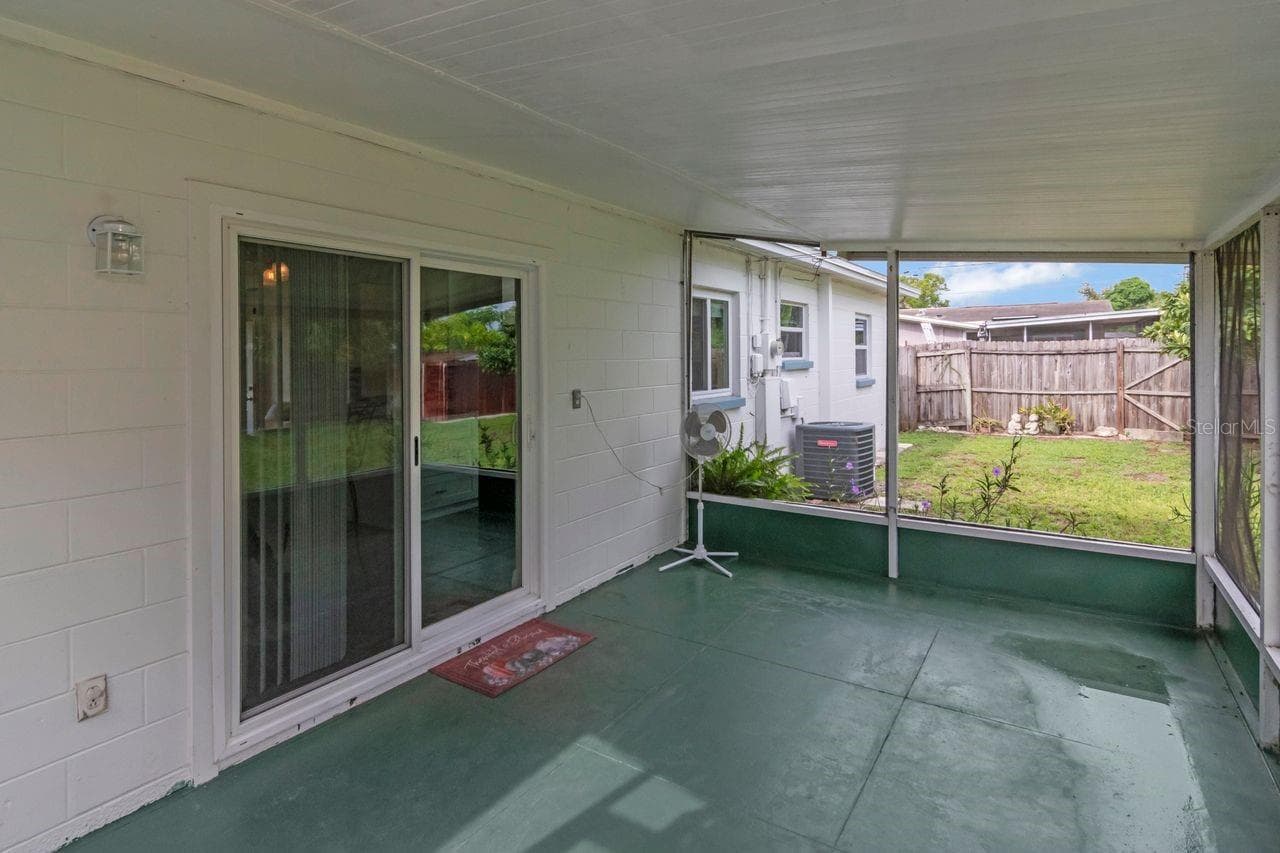 Single Family Residence at 7713 W POWHATAN AVE, TAMPA, photo 32 of 38