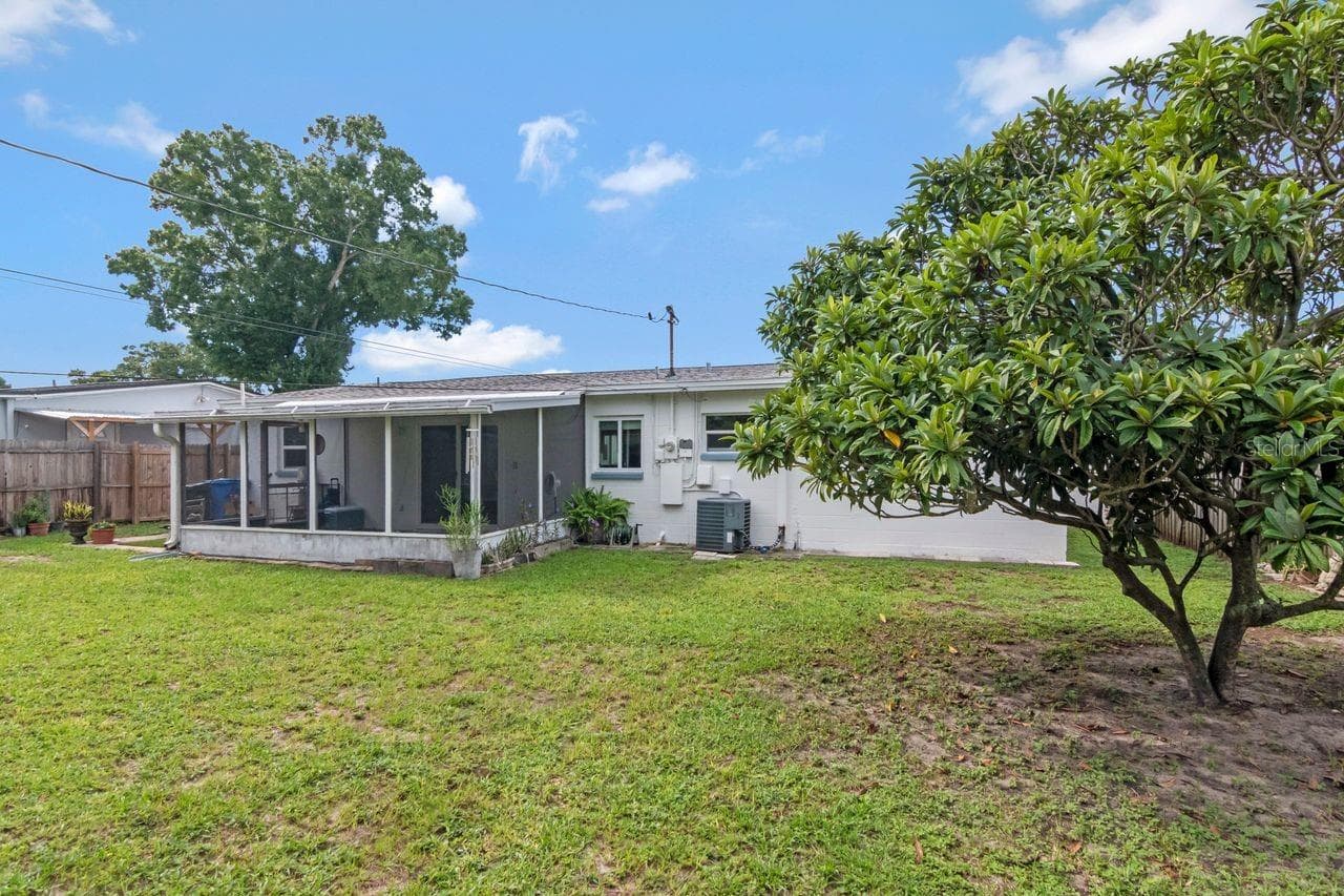 Single Family Residence at 7713 W POWHATAN AVE, TAMPA, photo 35 of 38