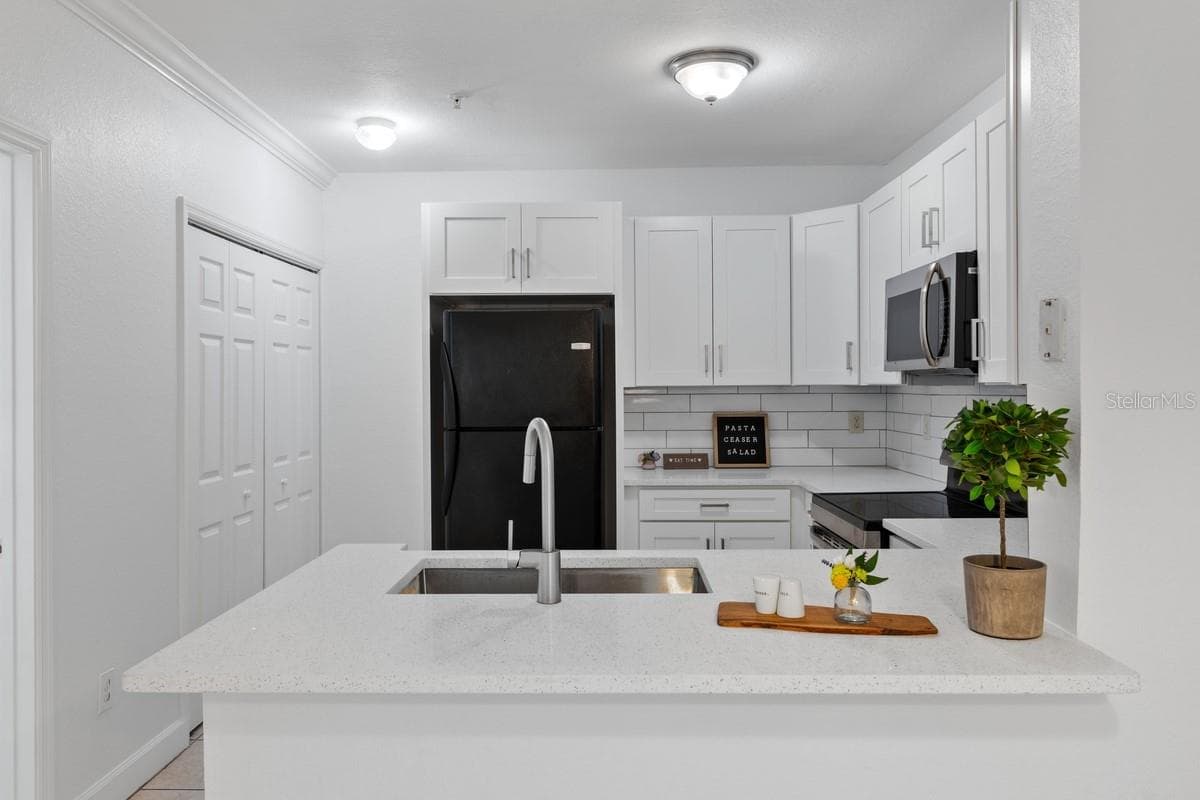 Kitchen - 204 E SOUTH ST #2057, ORLANDO