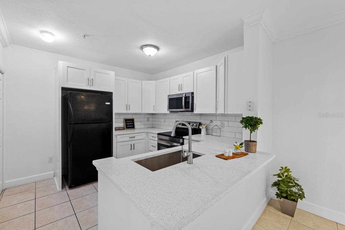 Kitchen - 204 E SOUTH ST #2057, ORLANDO