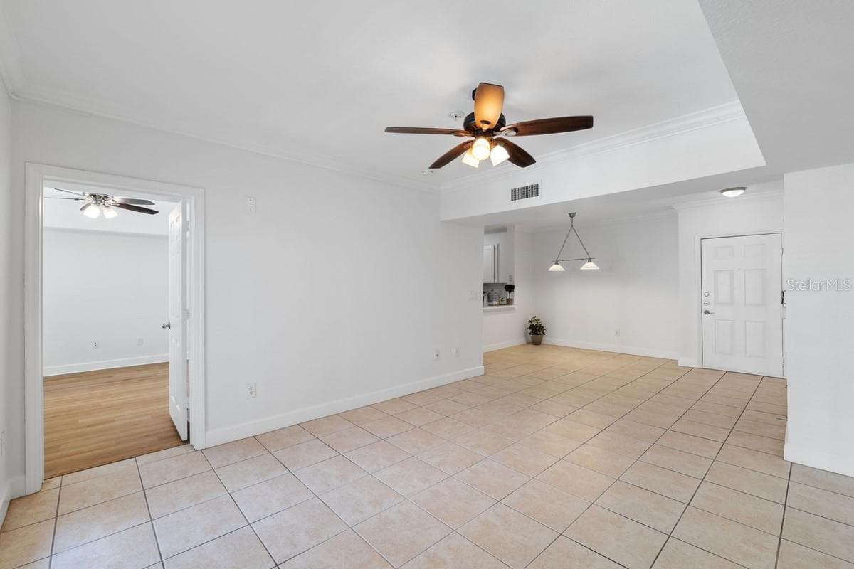 Living Room - 204 E SOUTH ST #2057, ORLANDO