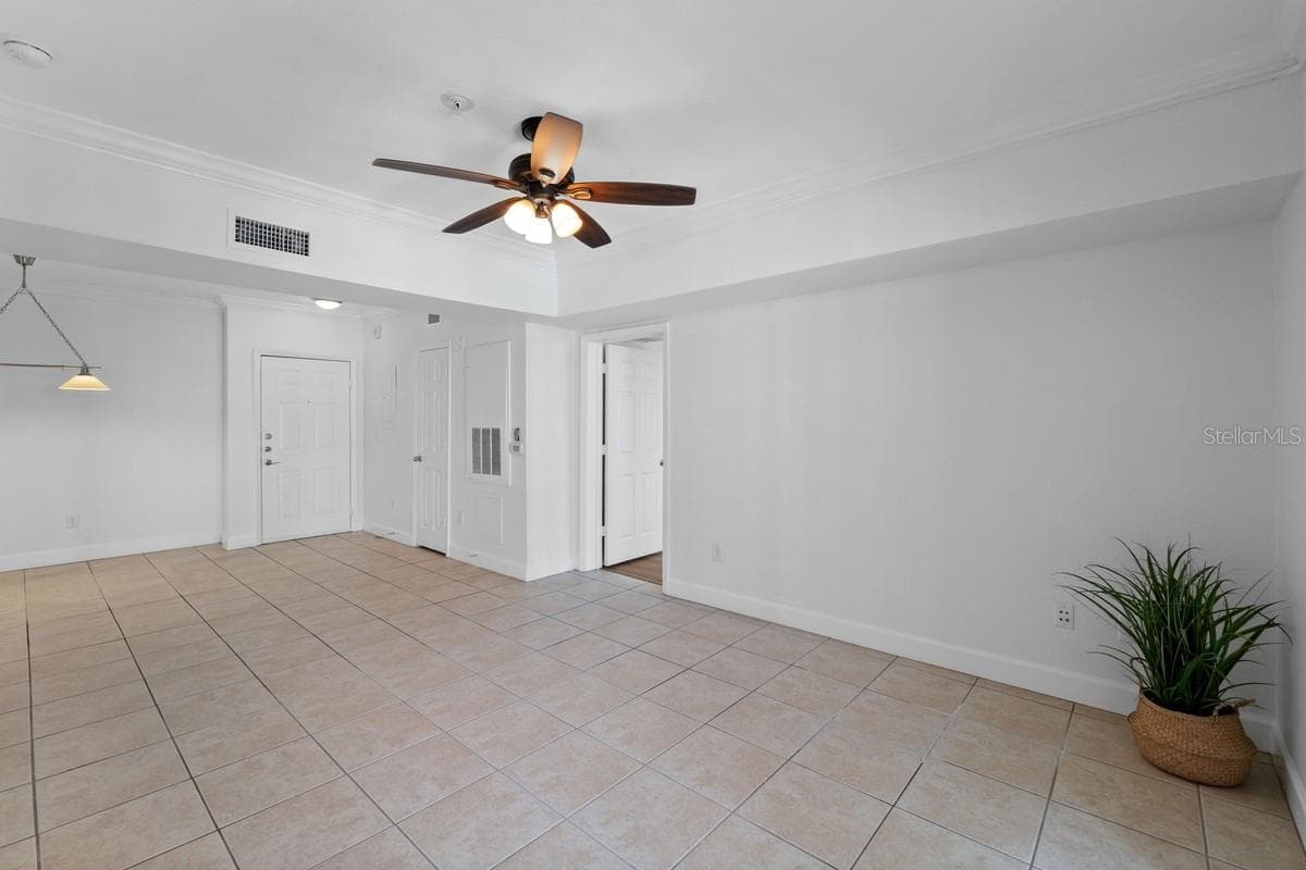 Living Room - 204 E SOUTH ST #2057, ORLANDO