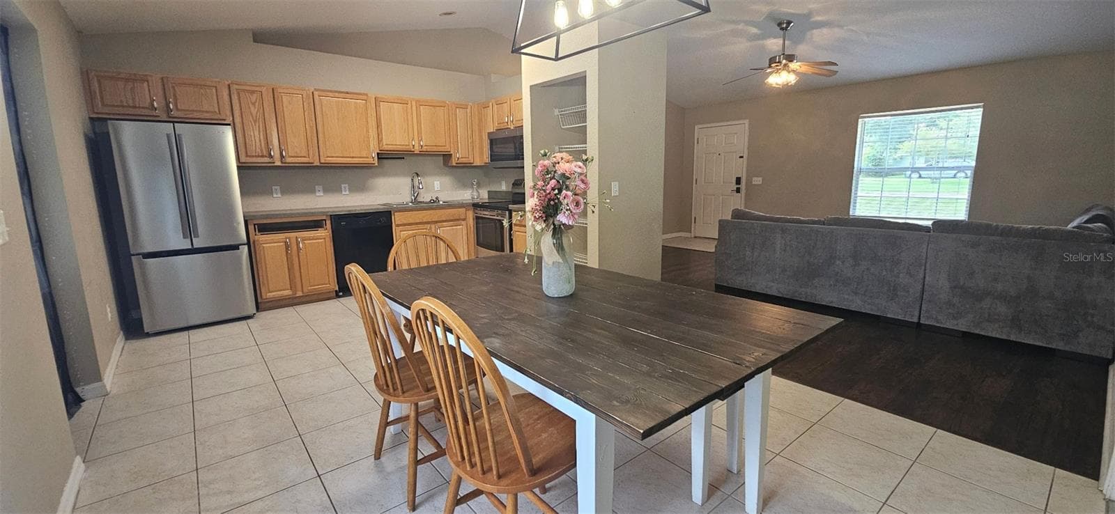 Open concept but not too open! - 4188 SE 134TH PL, BELLEVIEW