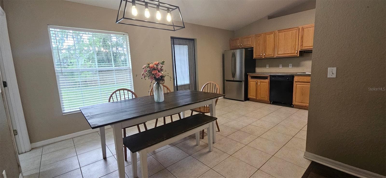 Open Kitchen with large dining room table - 4188 SE 134TH PL, BELLEVIEW