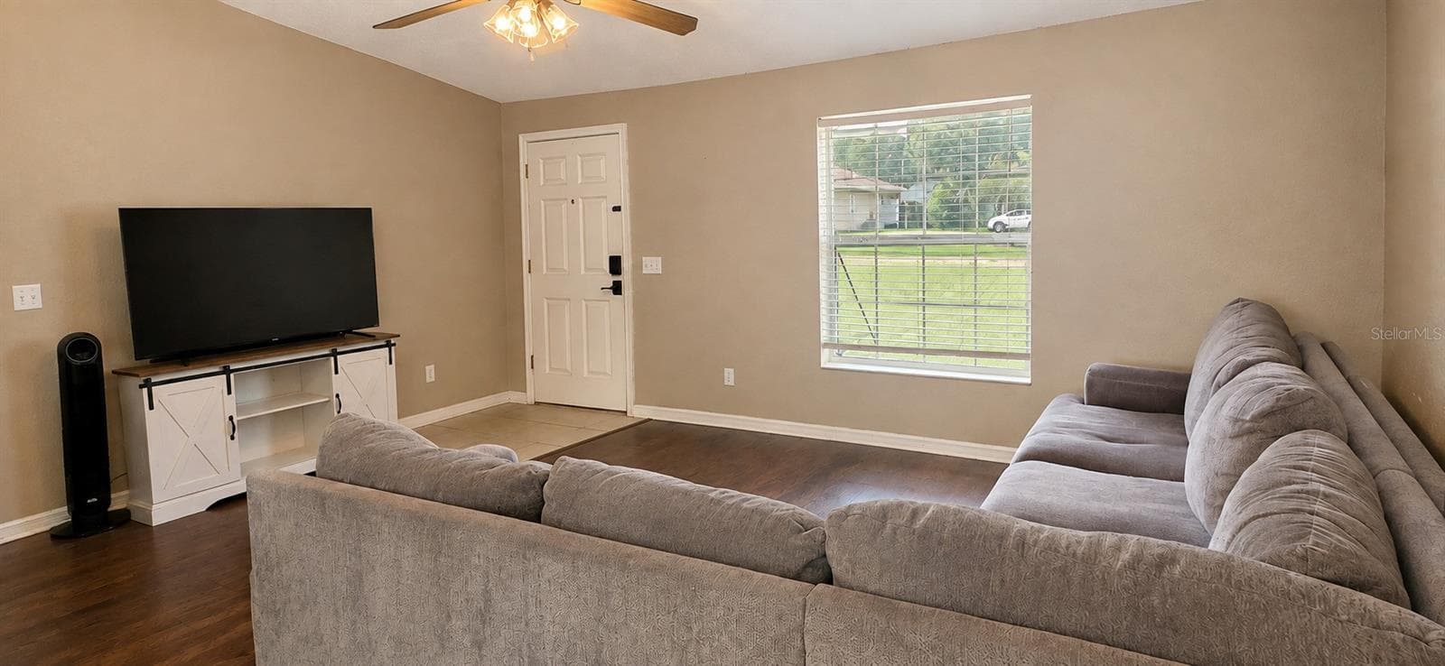 Living room with large window - 4188 SE 134TH PL, BELLEVIEW
