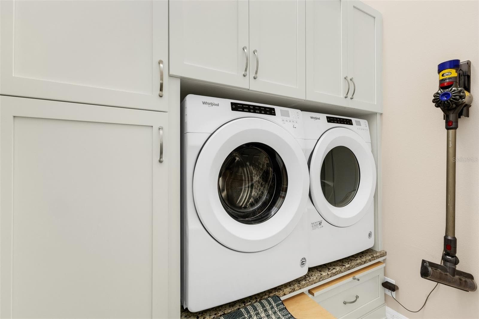 laundry - 2450 SILVER PALM RD, NORTH PORT