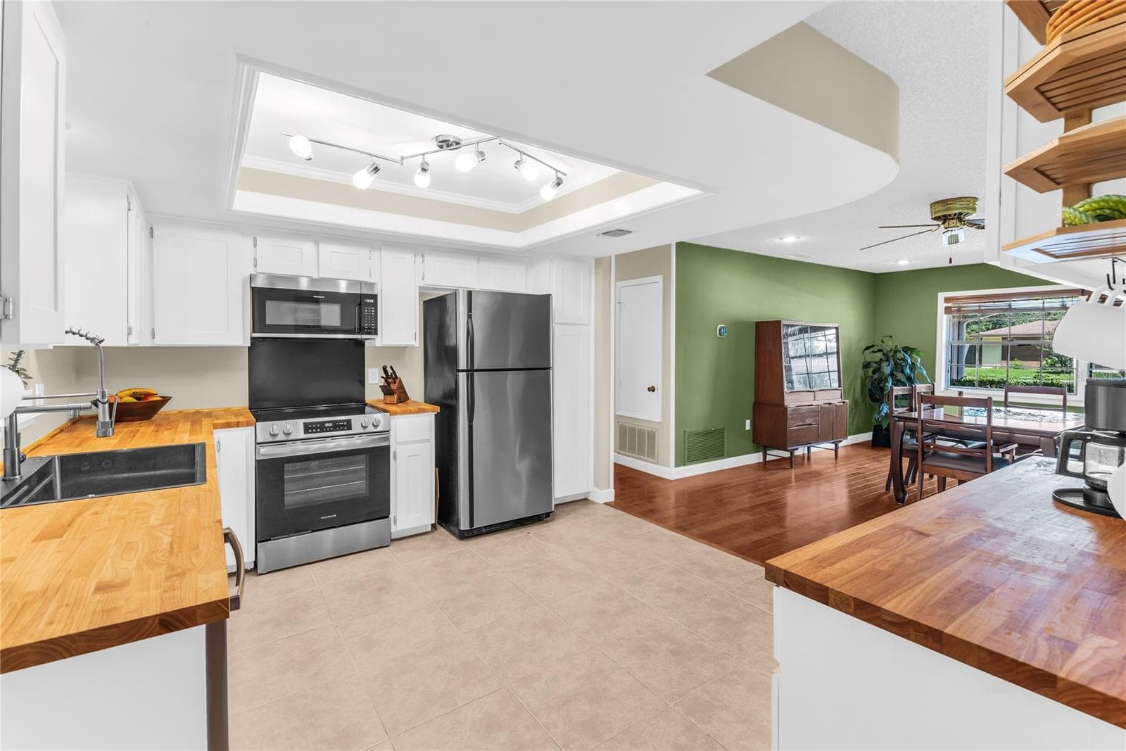 Kitchen - 8142 GOLDEN SANDS DR, ORLANDO
