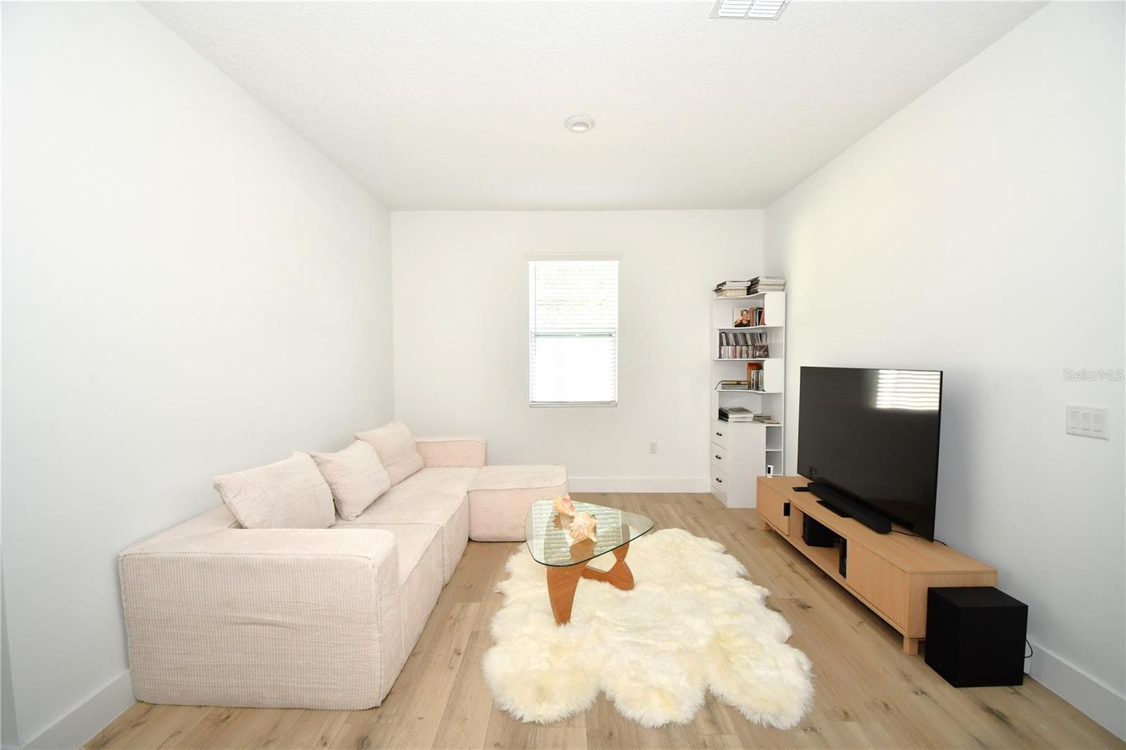 Living Room - 413 ST JOHNS LN, POINCIANA