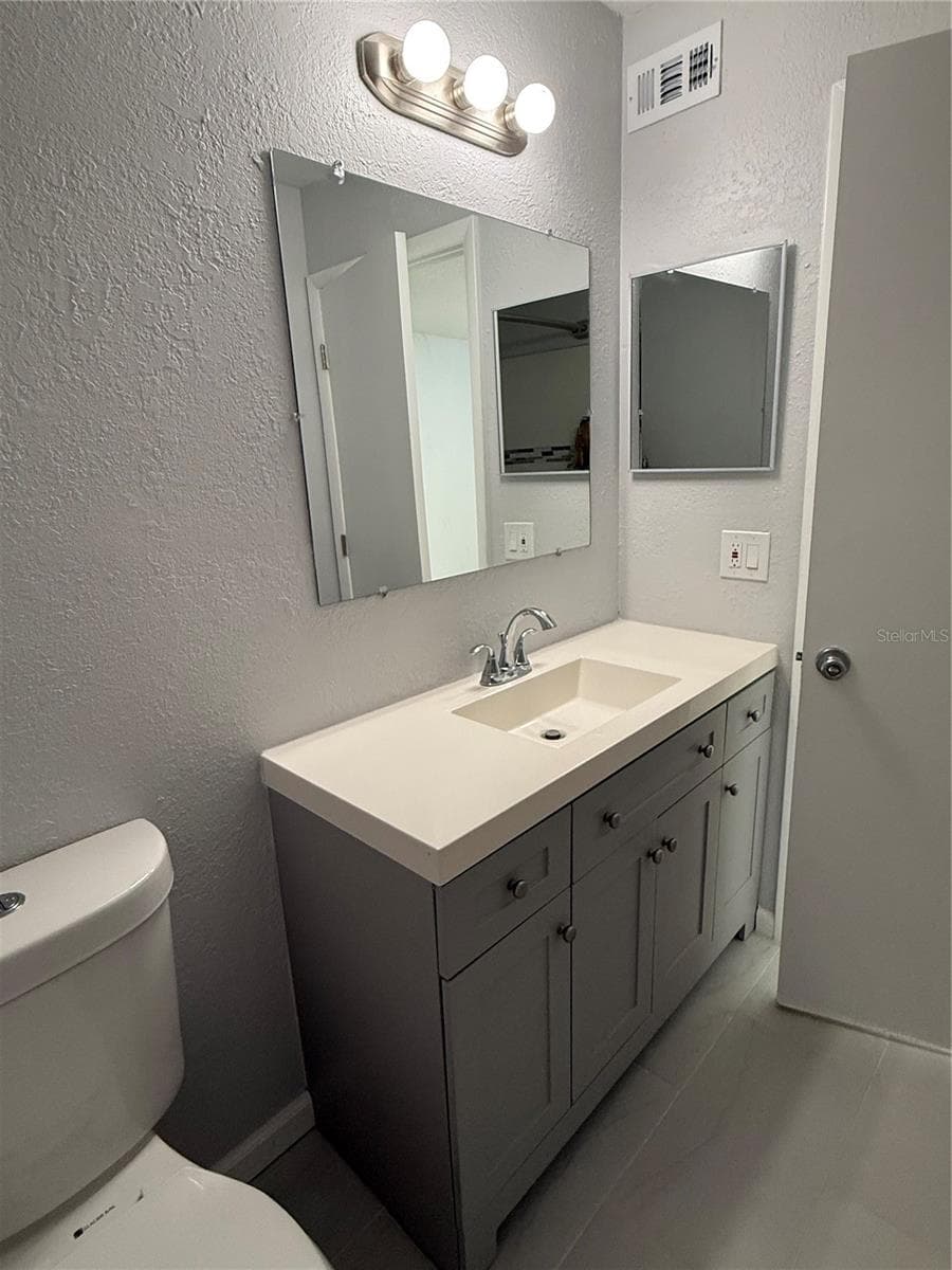 bath - 3001 58TH AVE S #613, ST PETERSBURG