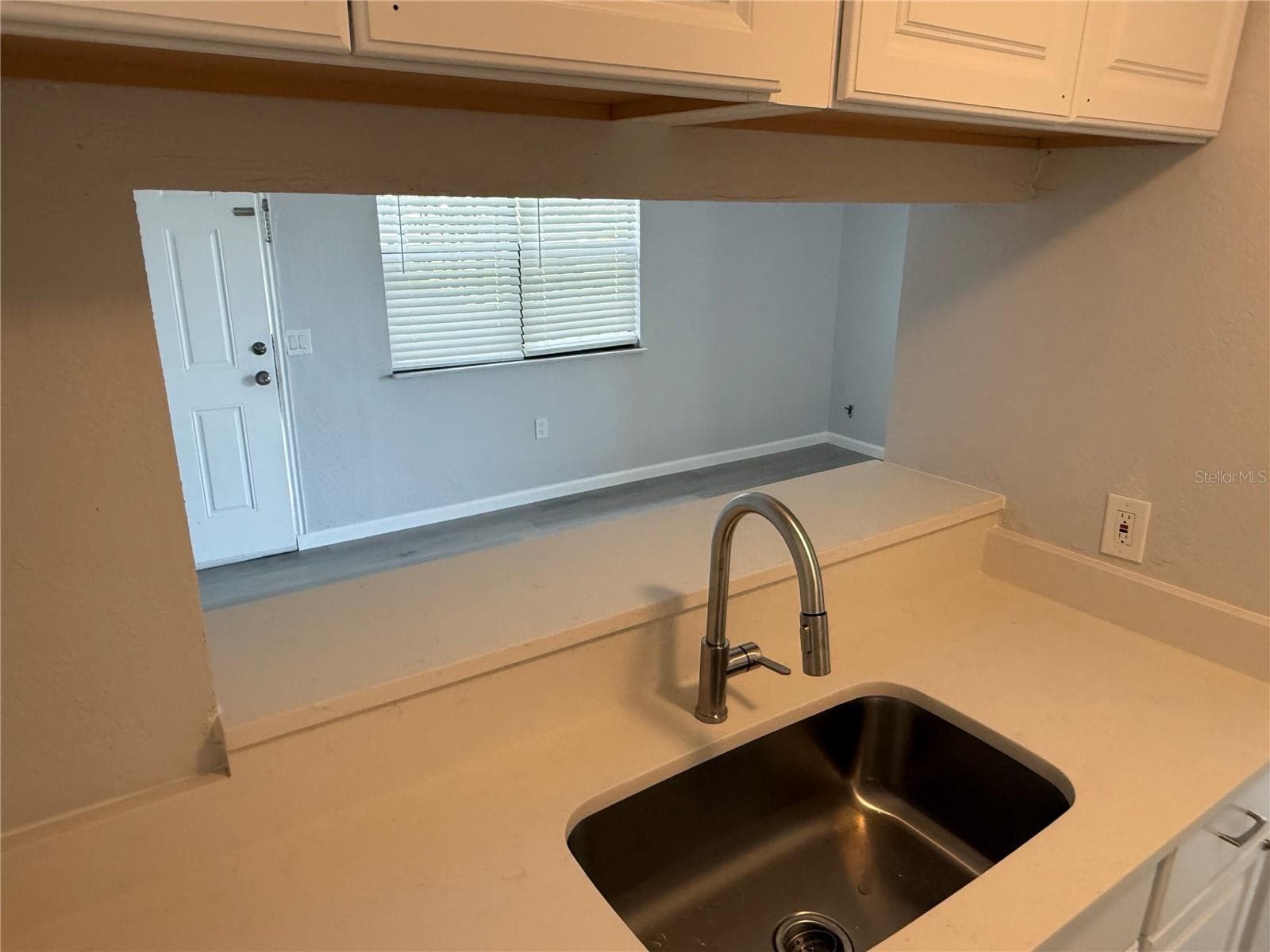 Granite counter tops - 3001 58TH AVE S #613, ST PETERSBURG