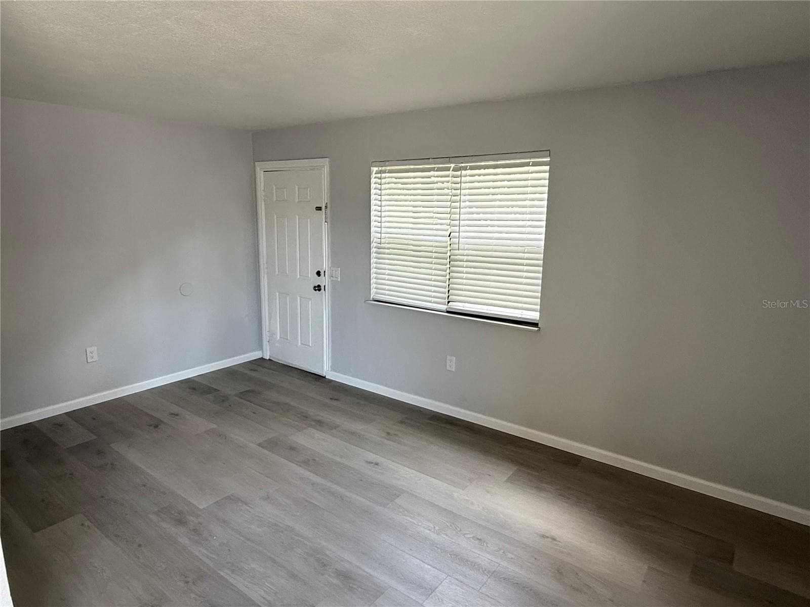 living area - 3001 58TH AVE S #613, ST PETERSBURG