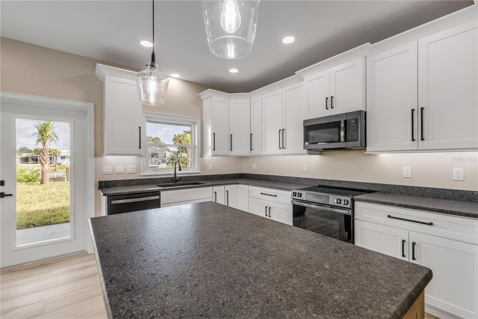 Single Family Residence at 124 INDIAN CREEK RD, OAK HILL, photo 17 of 70