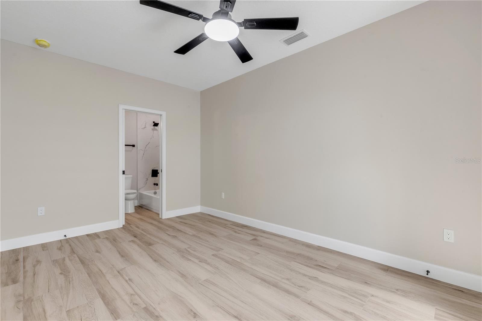 Single Family Residence at 124 INDIAN CREEK RD, OAK HILL, photo 36 of 70