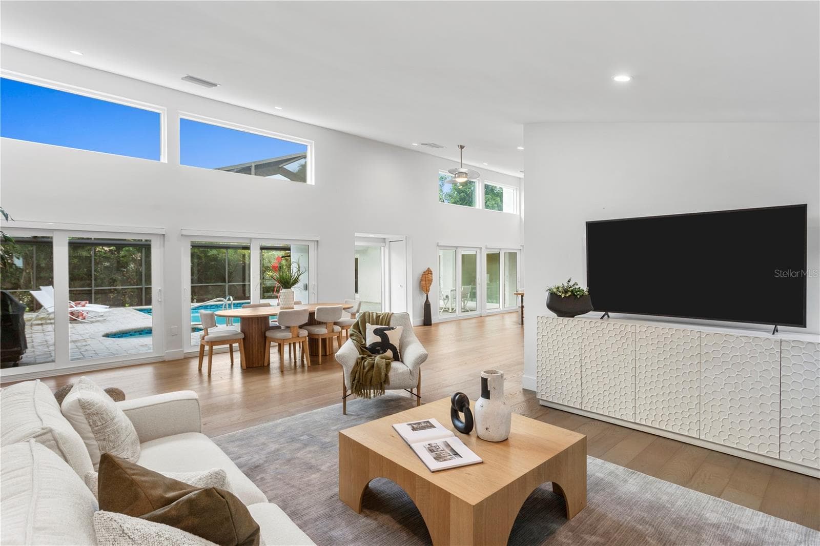 Poolside Great Room Views - 1428 PINE BAY DR, SARASOTA