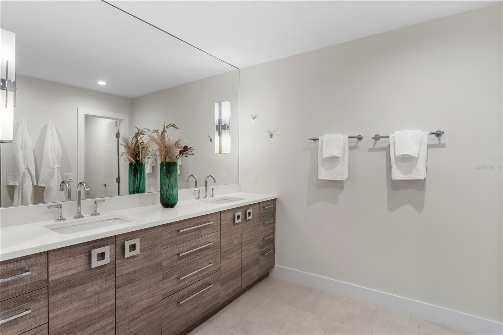 Spa Inspired Bath - 1428 PINE BAY DR, SARASOTA