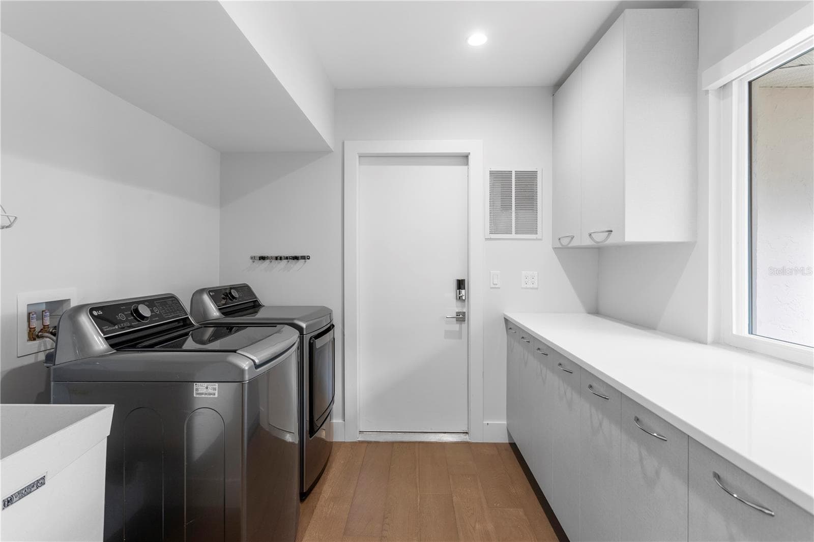 Dedicated Laundry Space - 1428 PINE BAY DR, SARASOTA