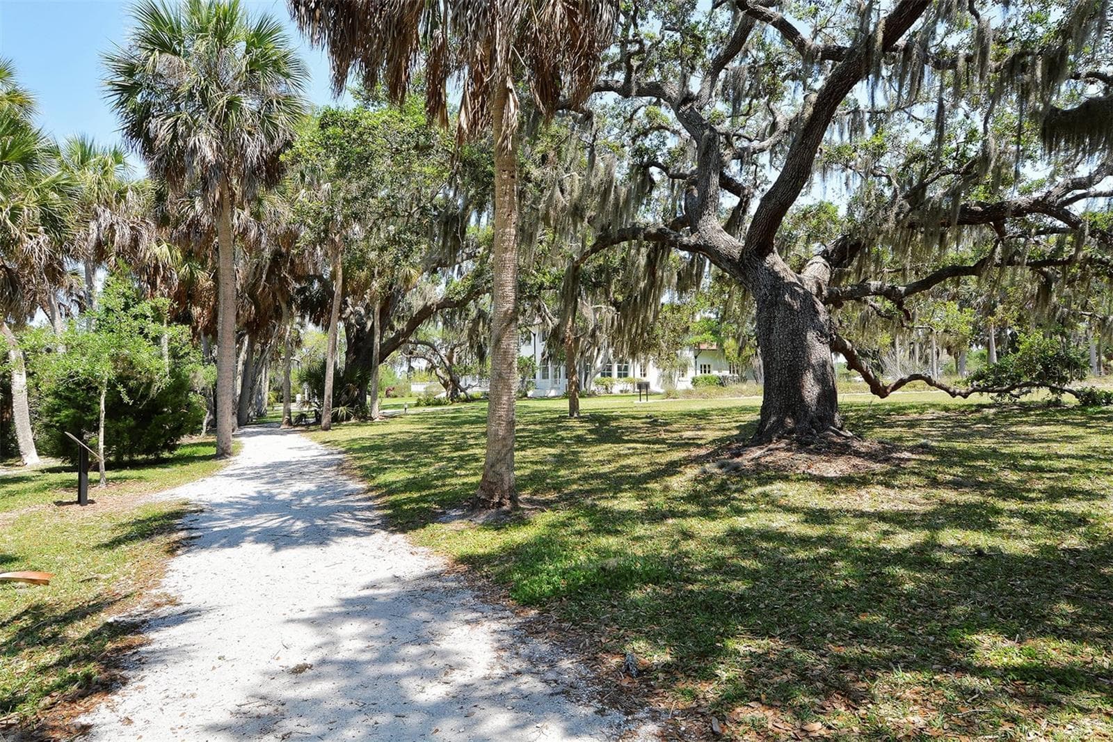 Experience the best of Sarasota living from Pine Bay. - 1428 PINE BAY DR, SARASOTA