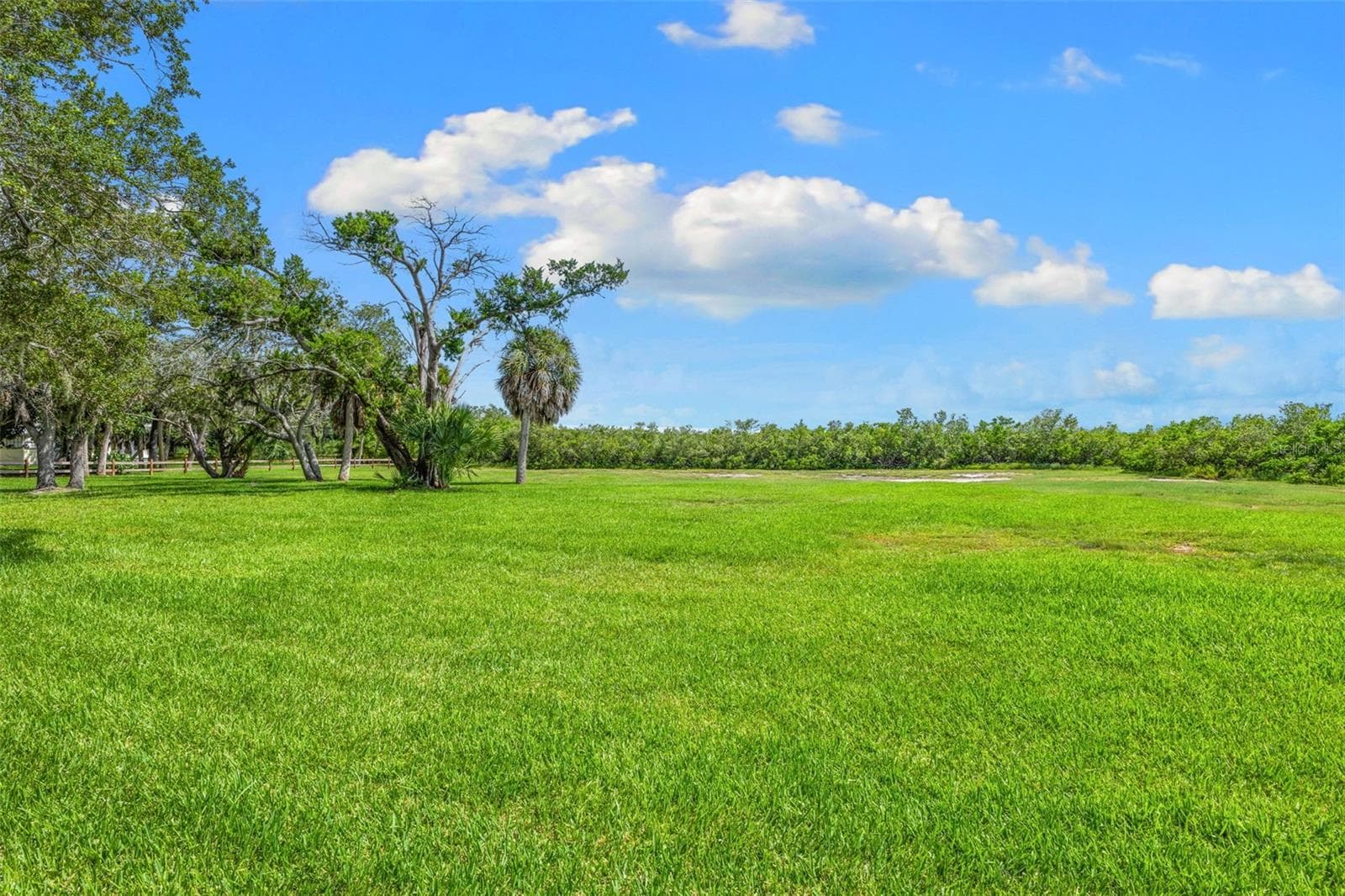 Vamo Drive Park - 1840 RITA ST, SARASOTA