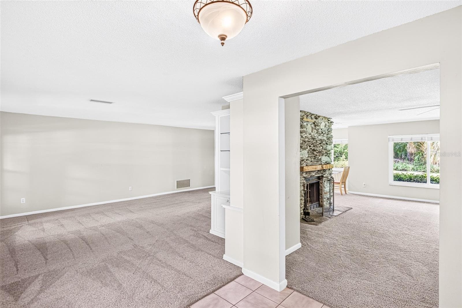 Great room living room from entry - 301 VALENCIA CT, WINTER GARDEN