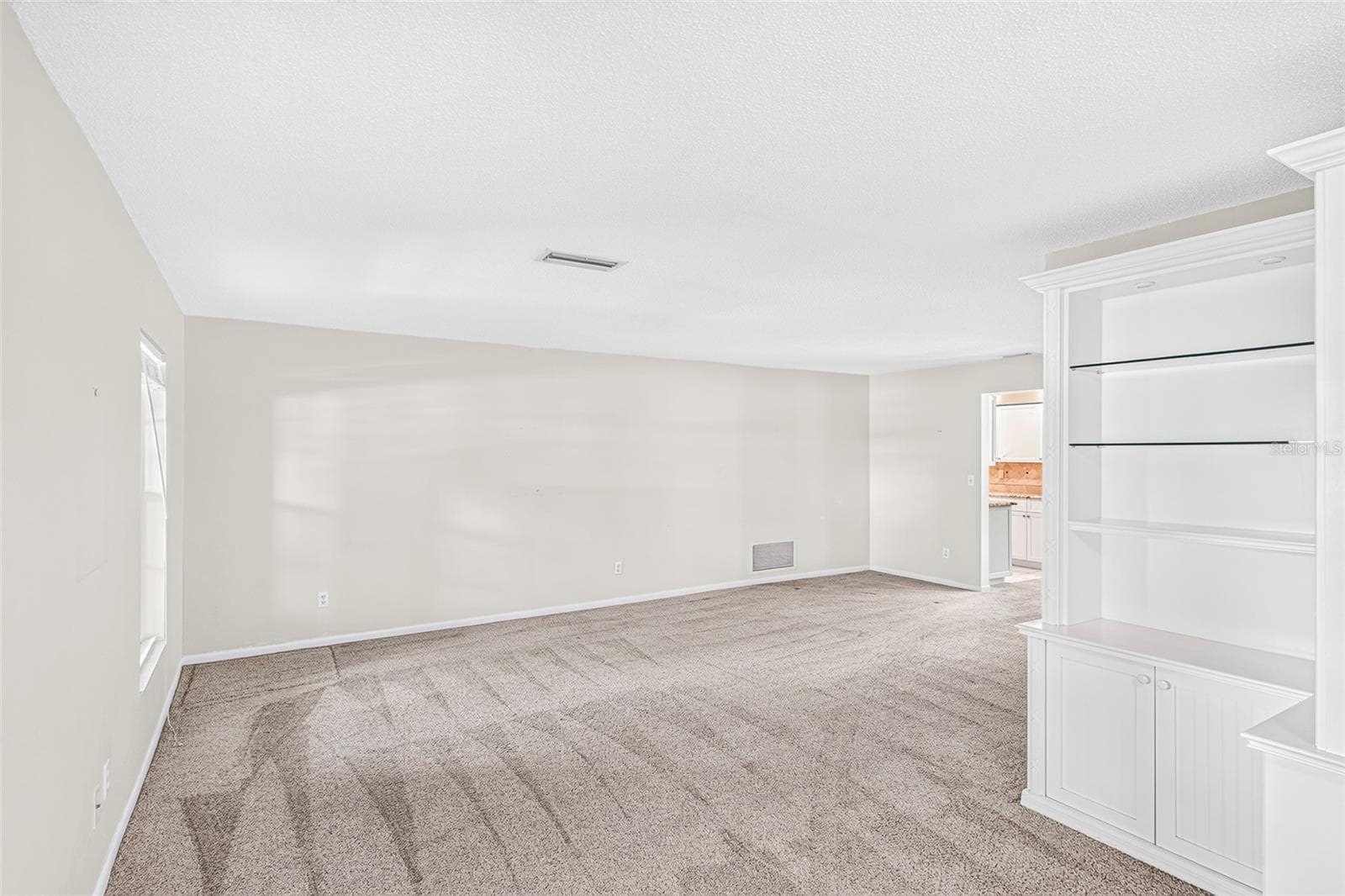 Great room from entry - 301 VALENCIA CT, WINTER GARDEN