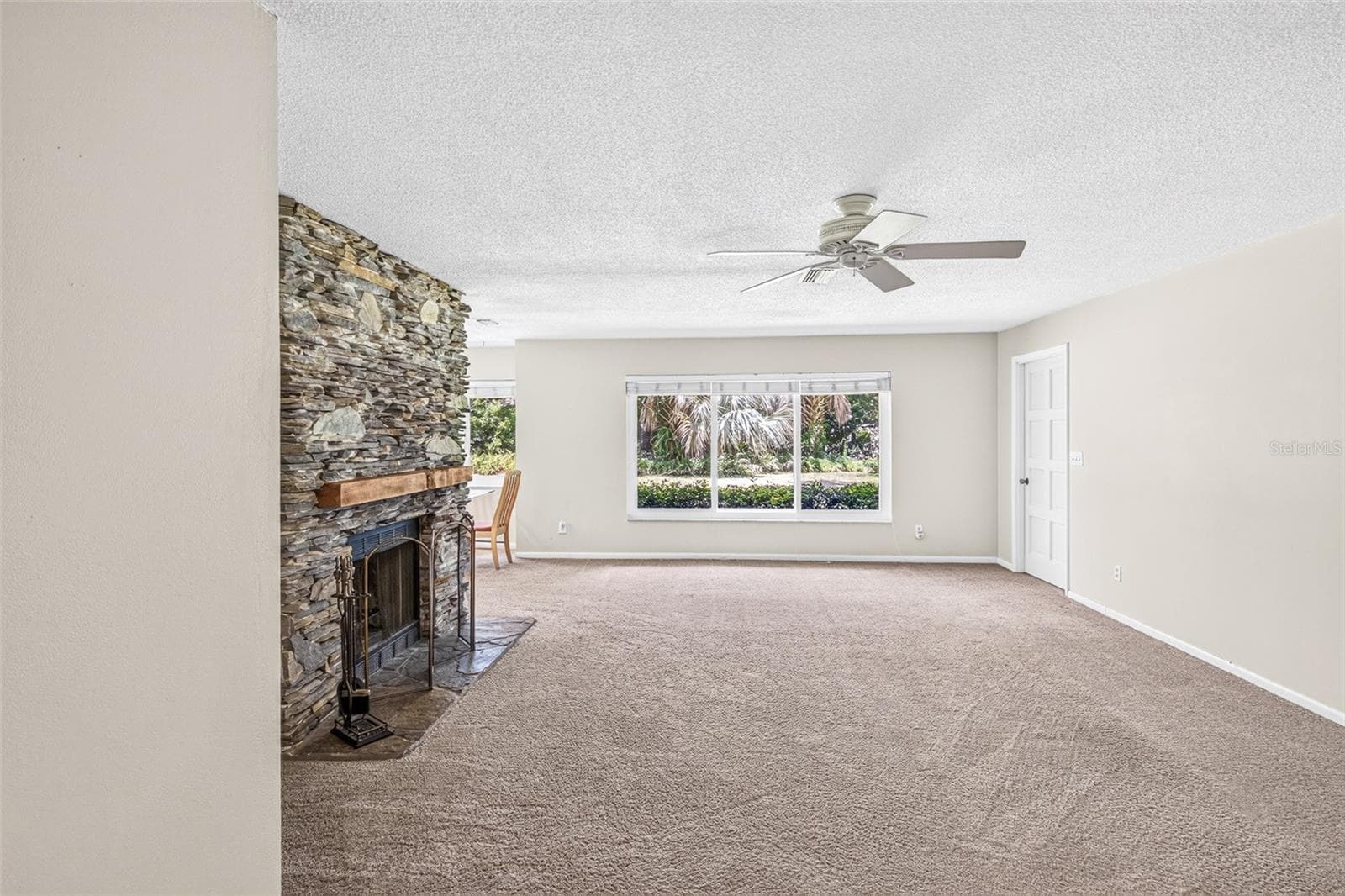 Living room 1 - 301 VALENCIA CT, WINTER GARDEN