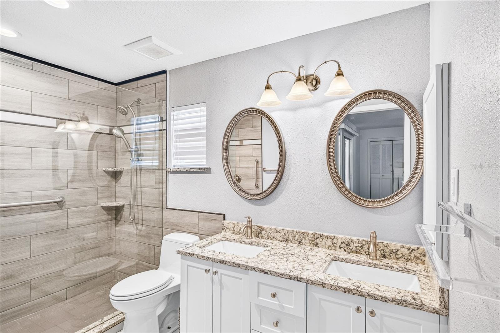 Primary bathroom - 301 VALENCIA CT, WINTER GARDEN