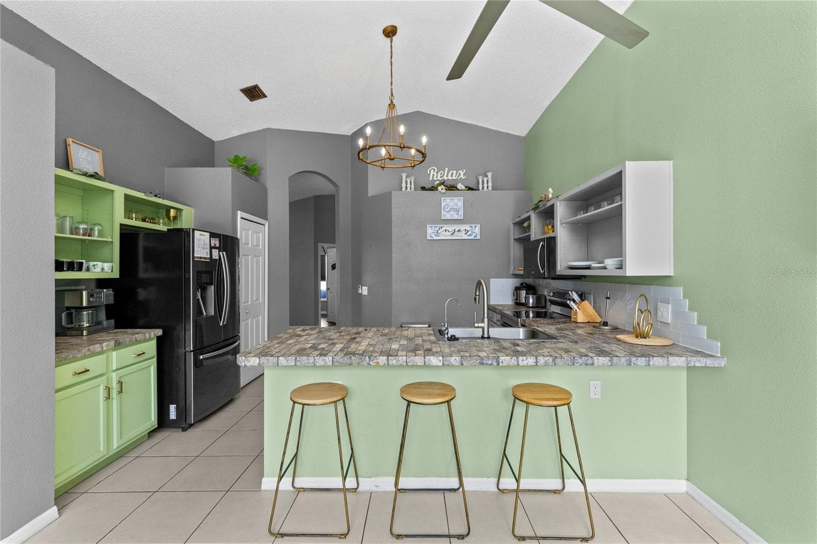 Single Family Residence at 915 LAKE BERKLEY DR, KISSIMMEE, photo 10 of 35