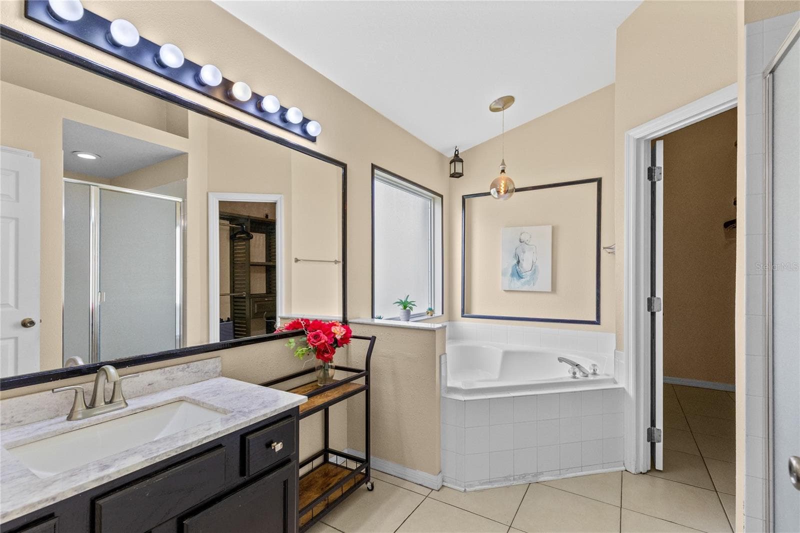 Primary Bath. - 915 LAKE BERKLEY DR, KISSIMMEE